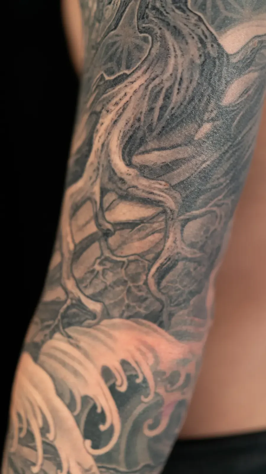 Bonsai_waves_moon_kumiko_sleeve_tattoo_Russ_Abbott_Atlanta-39.webp