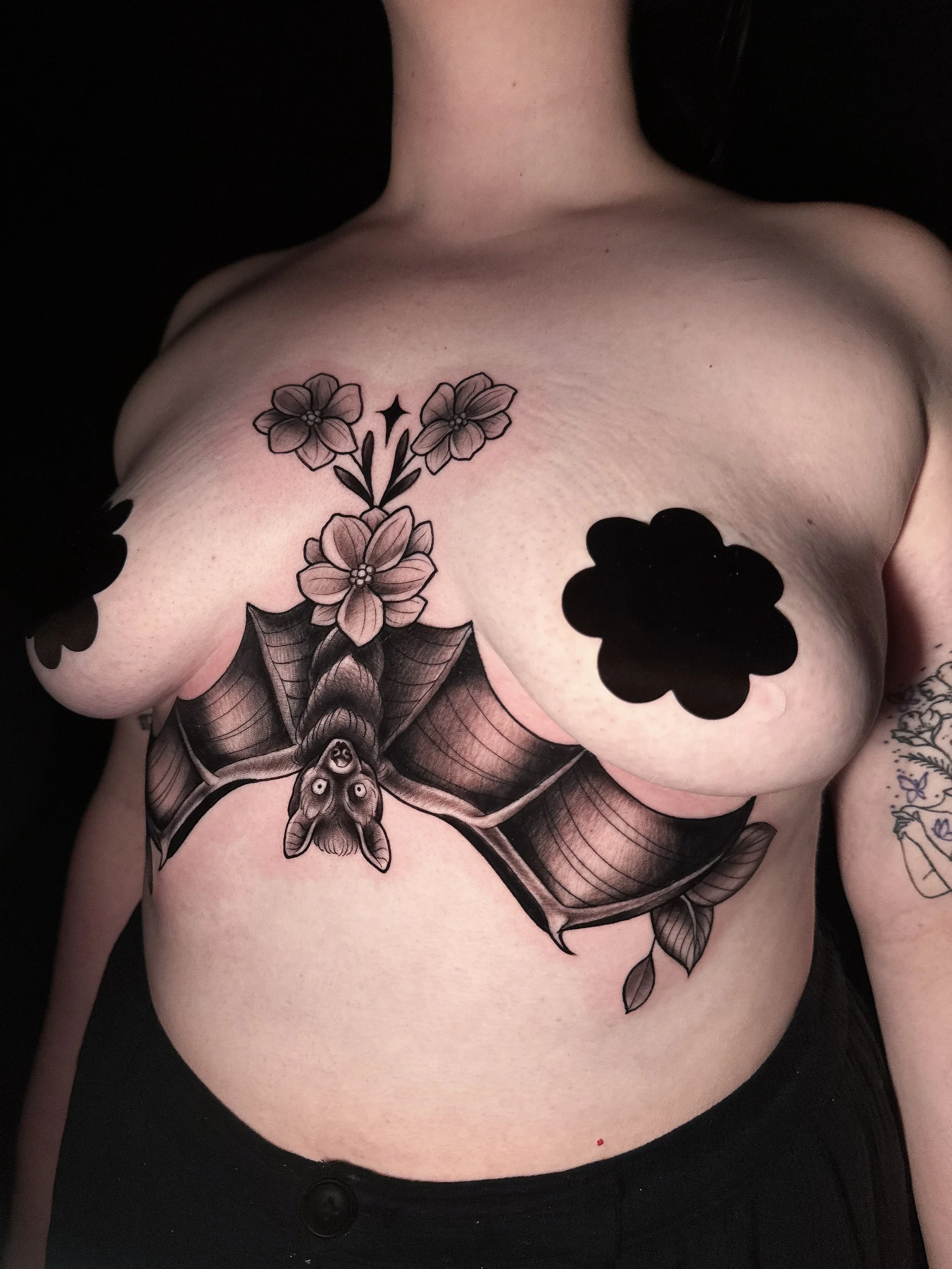 bat_sternum_side_blackwork_amber_grey_i&d.jpg