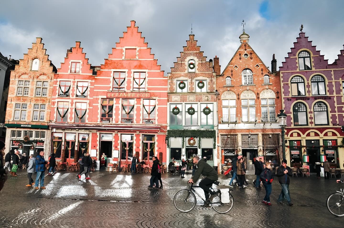 Quaint Streets Charm- Some say &ldquo; It&rsquo;s the most wonderful time of the year &ldquo;. Despite December having short daylight days , the atmosphere tends to fill with joy. When one blends Christmas charm with European town houses design, one 