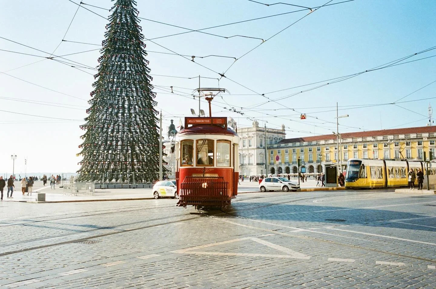 December Sunshine - The Mediterranean like weather in Christmas gives a soft and mellow vibes to Lisbon. An old town city where it is known for its bustling yet vintage atmosphere could be seen to be more mellow during Christmas as opposed to its sum