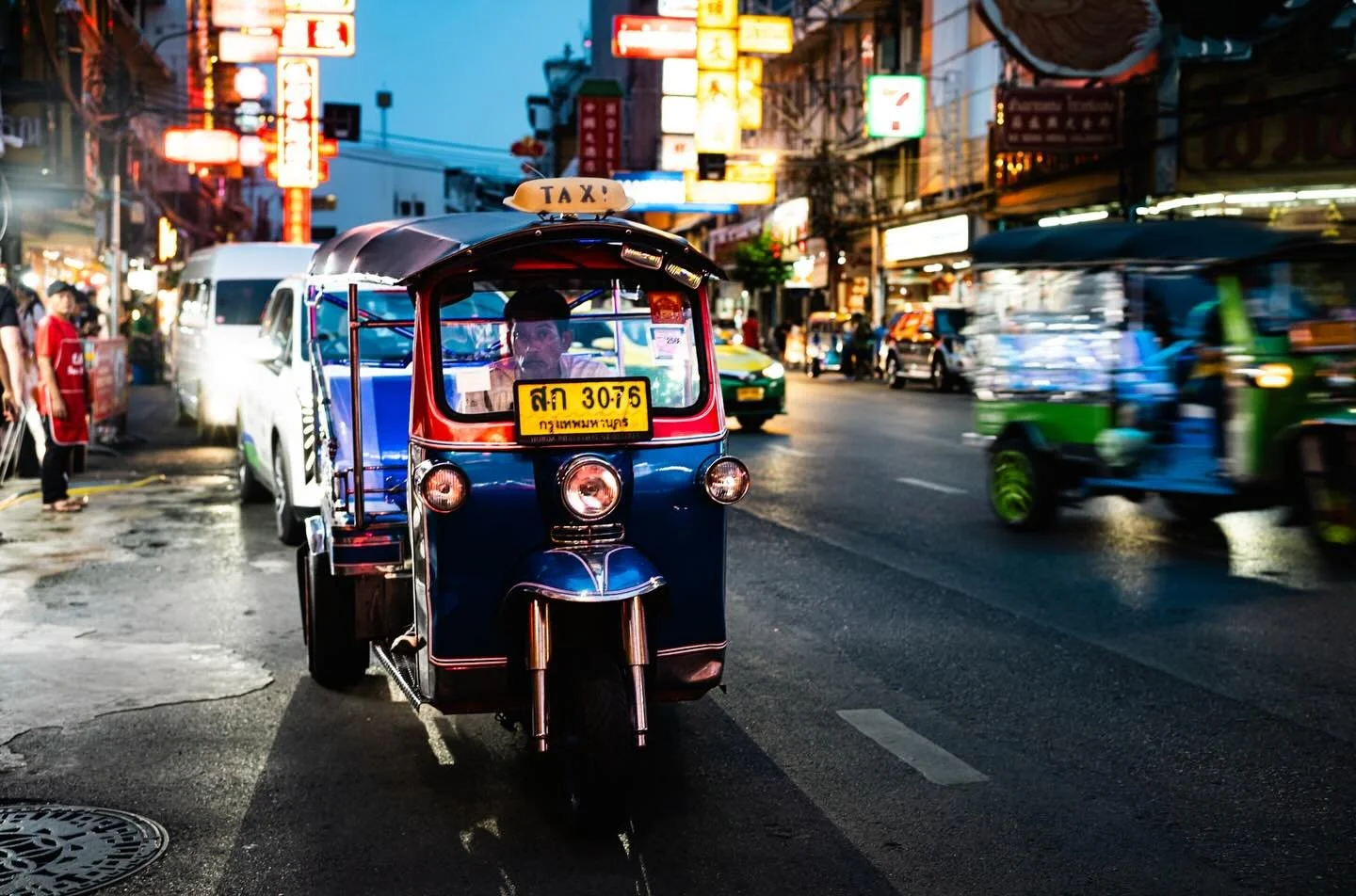 A Script of Chaos and Vibes - An evening stroll at Yaowarat Bangkok is nothing short of the buzz. Coupling with the honks and the sound of human footsteps, strolling around that area in the evening may feel like it&rsquo;s too much if one is seeking 