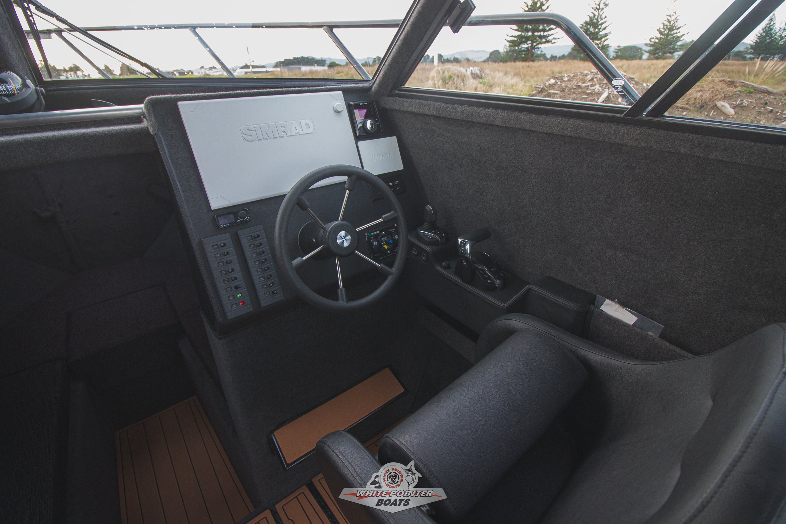 750-sports-cruiser-helm.jpg