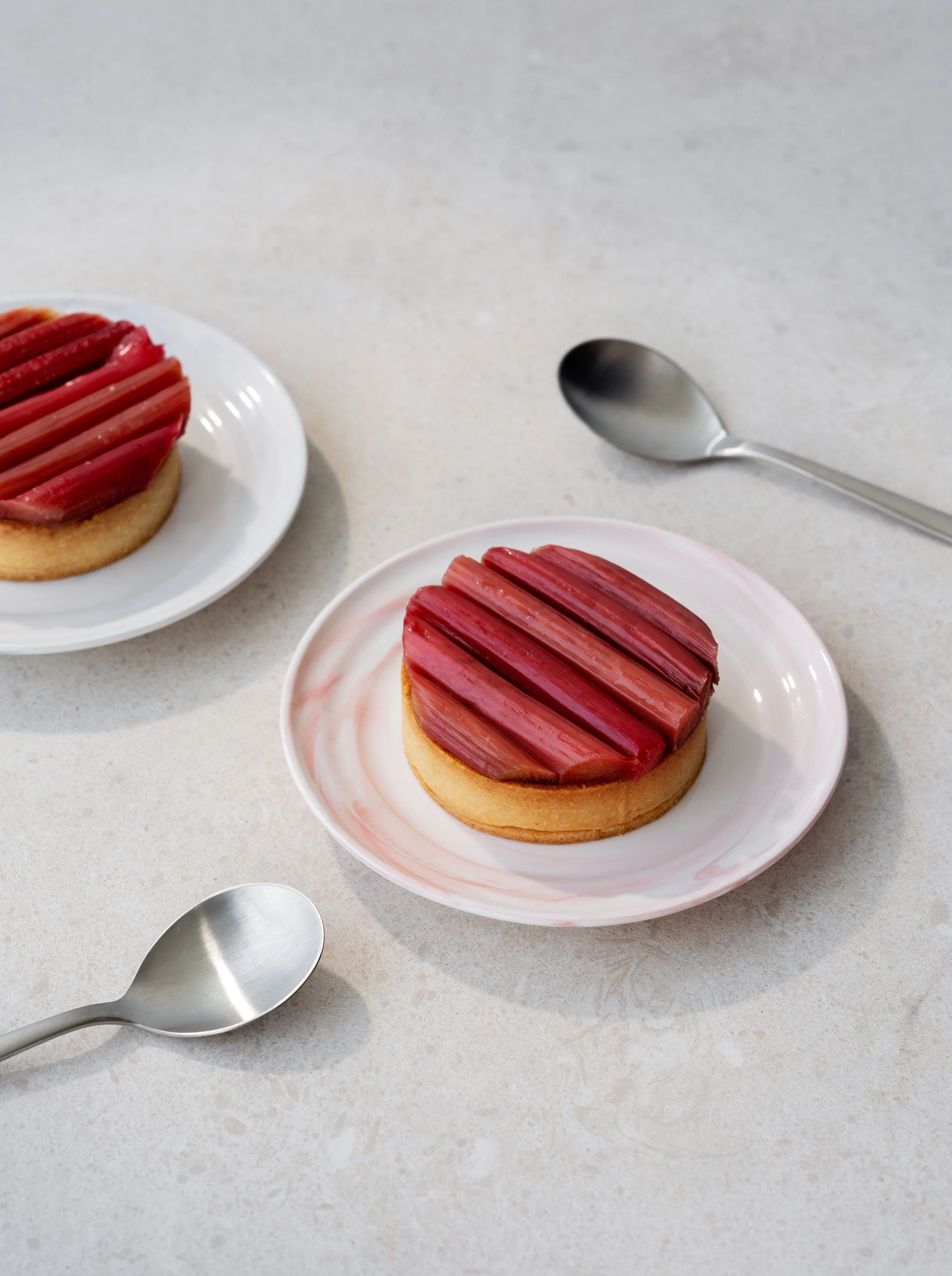 Rhubarb tartlet with jasmine &amp; coconut