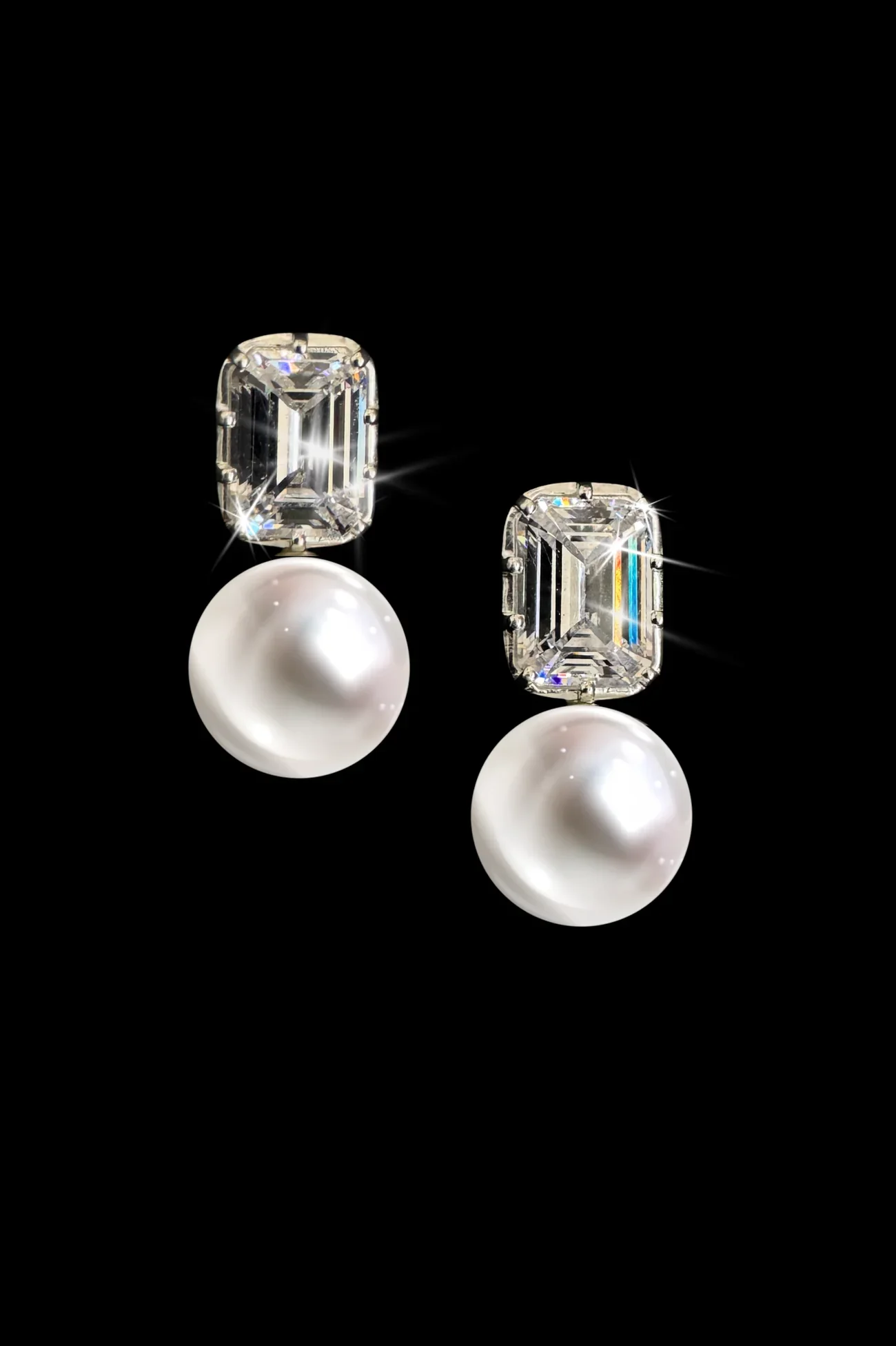 VIVI EMERALD CUT PEARL EARRING