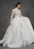 gigi-wedding-dress-by-anne-barge_2.webp