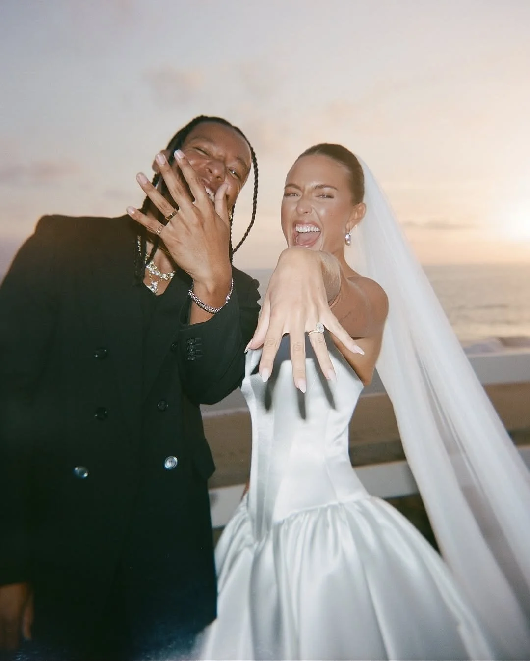 The Sanons Xx 

These images are out of this world! Every single detail and the way it was captured, the Cabo desert setting, their glowey reception in the rocky canyons.. this wedding is one to remember. @izziekarrenphoto, you are truly an artist! Y