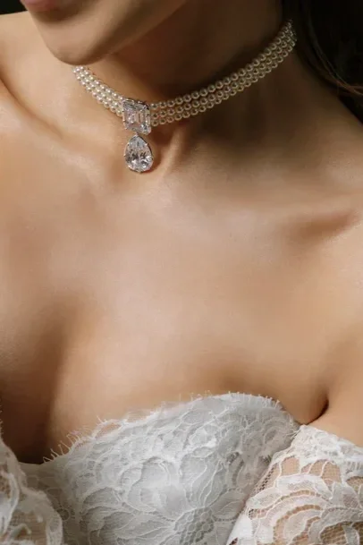 VALENTINA PEARL CHOKER