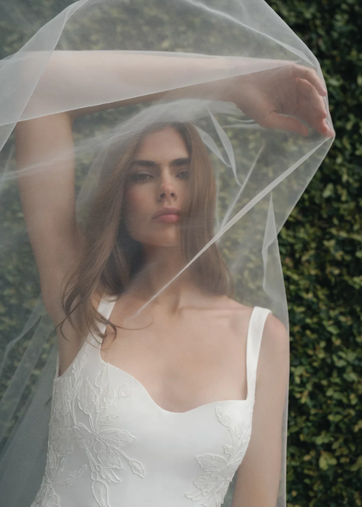 king-anne-barge-wedding-dress-6.webp