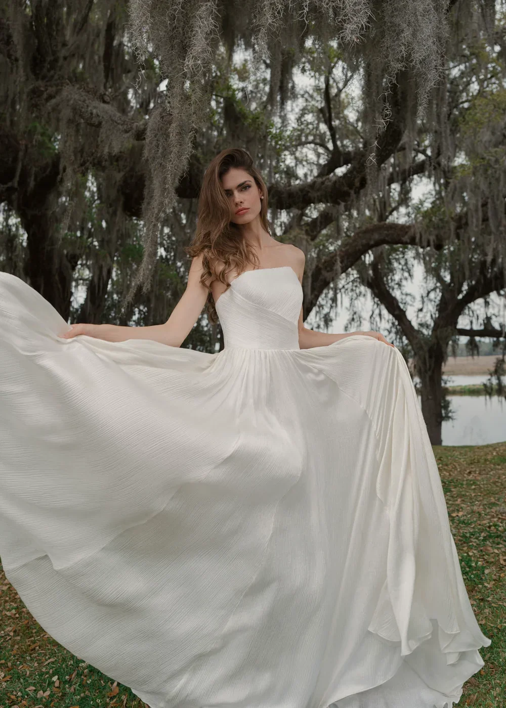 harelston-anne-barge-wedding-dress-15.webp