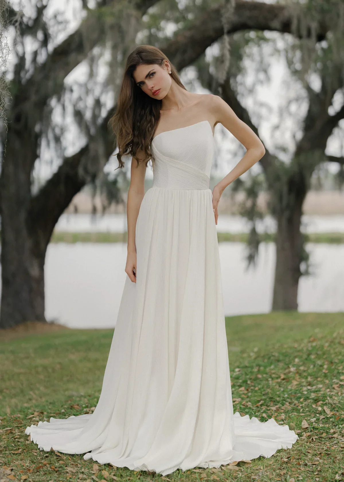 harelston-anne-barge-wedding-dress-1.webp