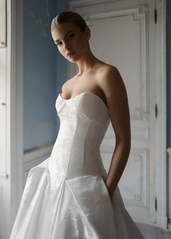 anne-barge-wedding-dress-degas-11.webp