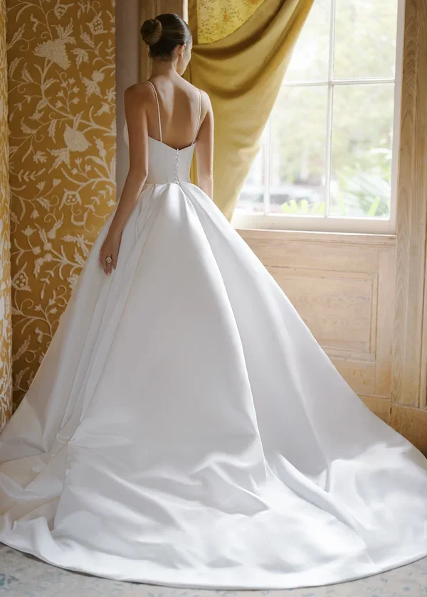 anne-barge-wedding-dress-monde-4.webp