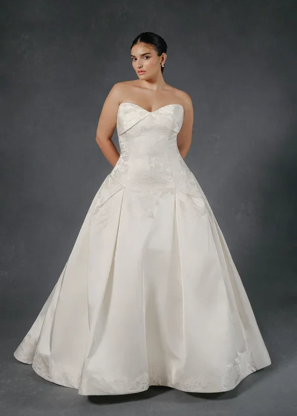 anne-barge-curve-wedding-dress-degas-30.webp