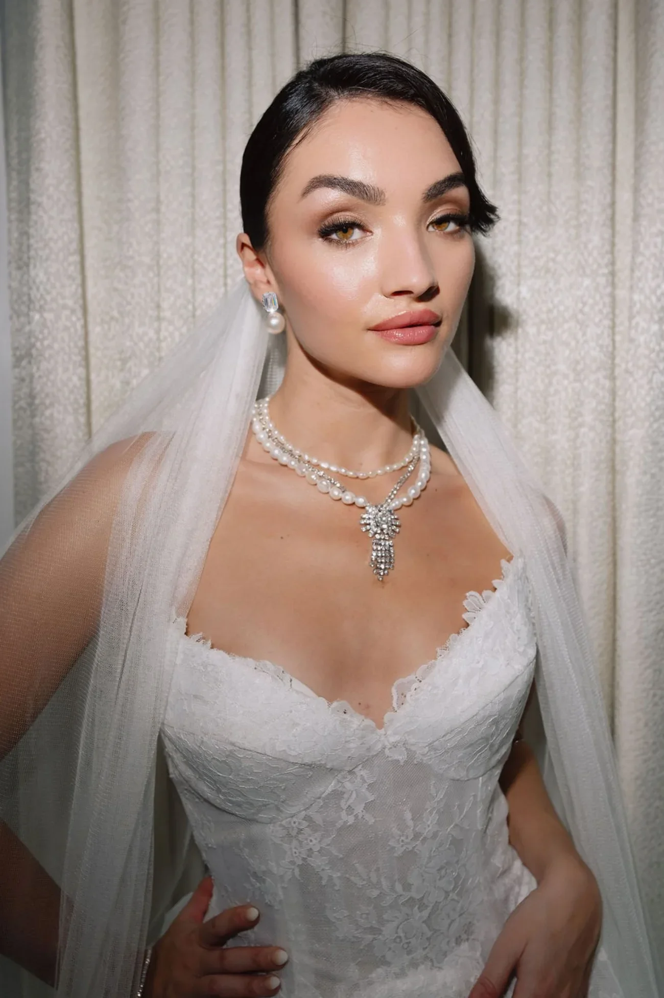 VIVI EMERALD CUT PEARL EARRING