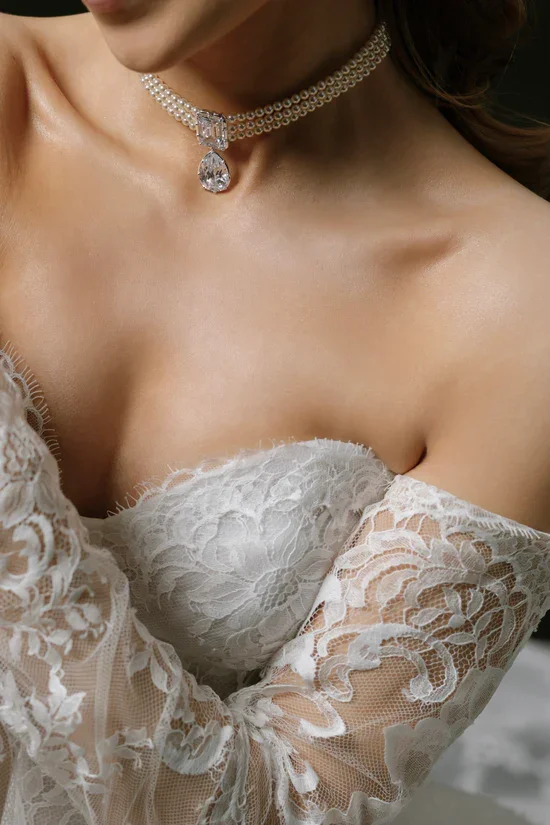 VALENTINA PEARL CHOKER