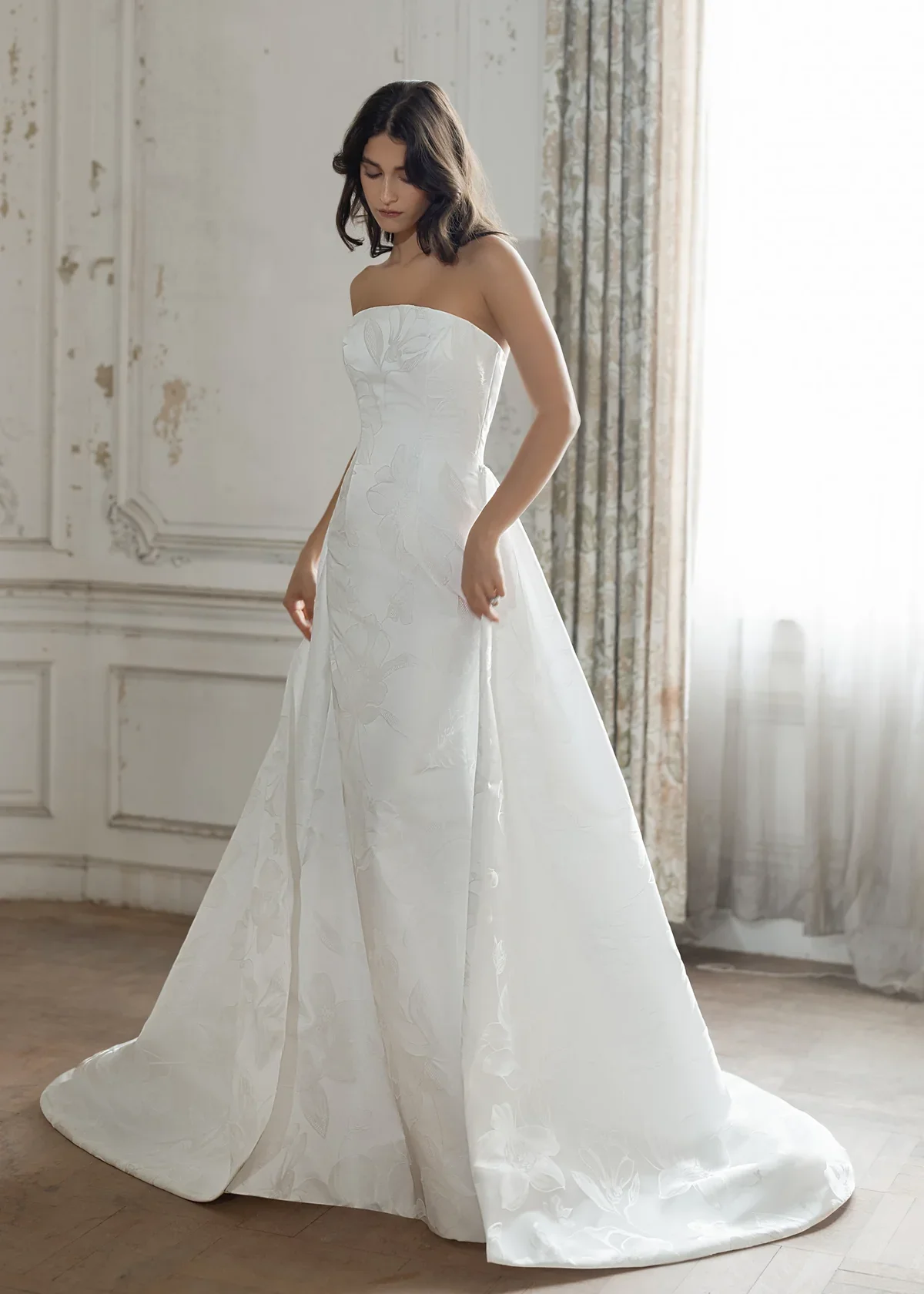 blue-willow-wedding-dress-rinaldo-6.webp