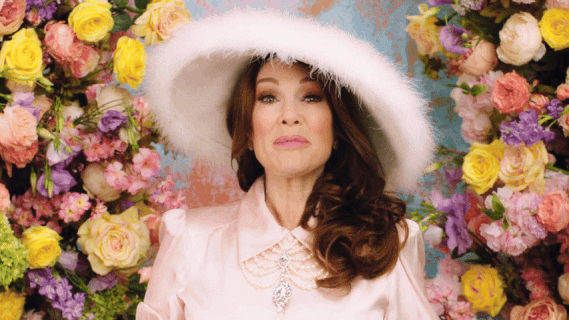 08. IPSY Icon Box Fall 2024 [IPSYFall24IconBox-CampaignReveal-1920x888-GIFv2-ezgif.com-resize 320p.gif