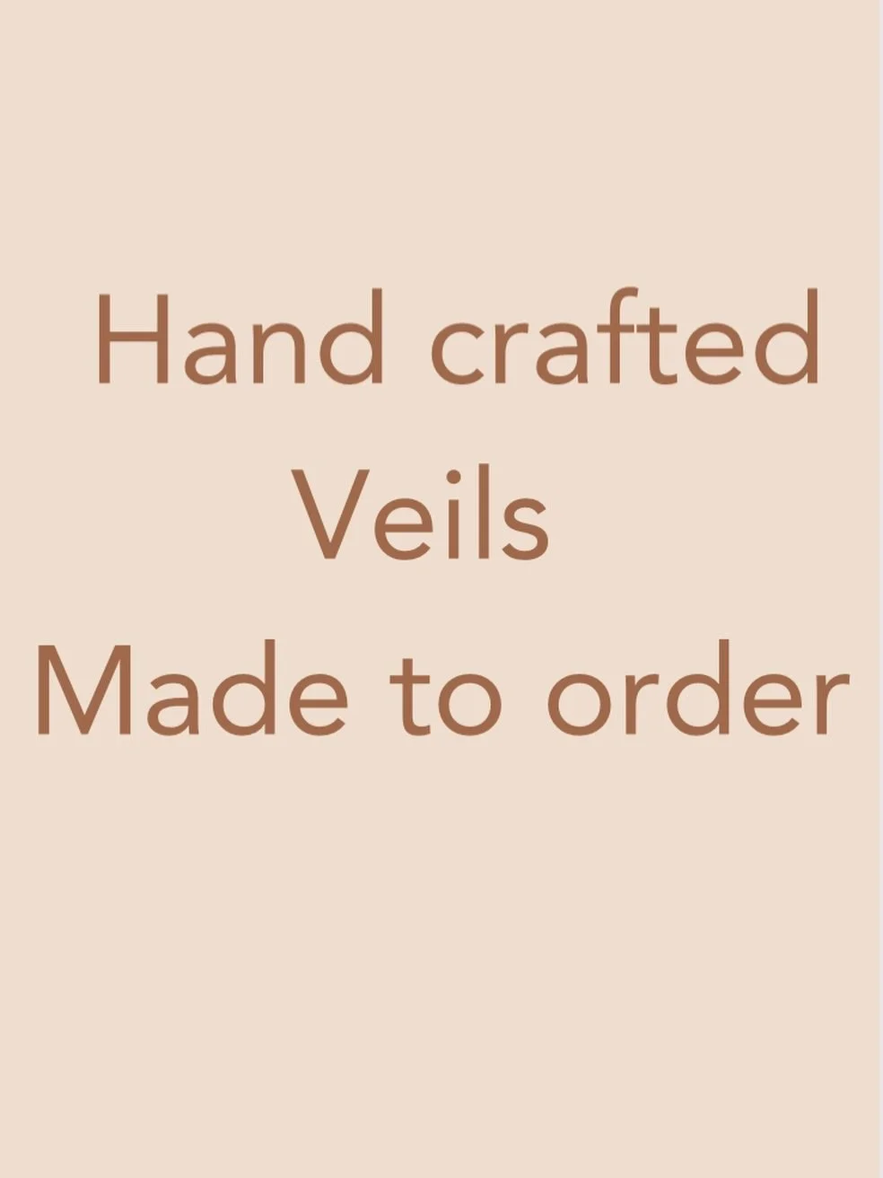 How amazing are veils looking in wedding photos !!! 
Such a cool detail and way to get a completely different look. 🤍 

We make each one to order, so just let us know if you want to change the length, details, comb position, fabric ooooooorrrrrr&hel