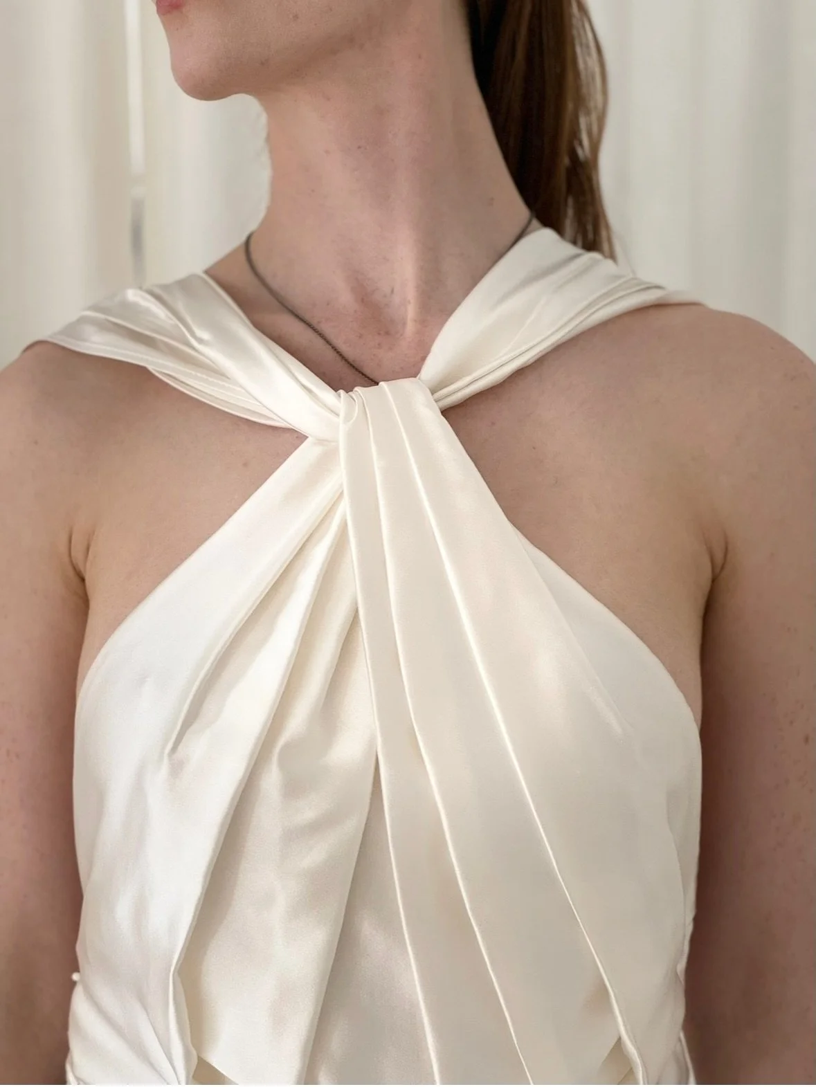 Estelle Gown - Bella Gown 
Showing us how silk satin can delicately bring a touch of drama
🤍