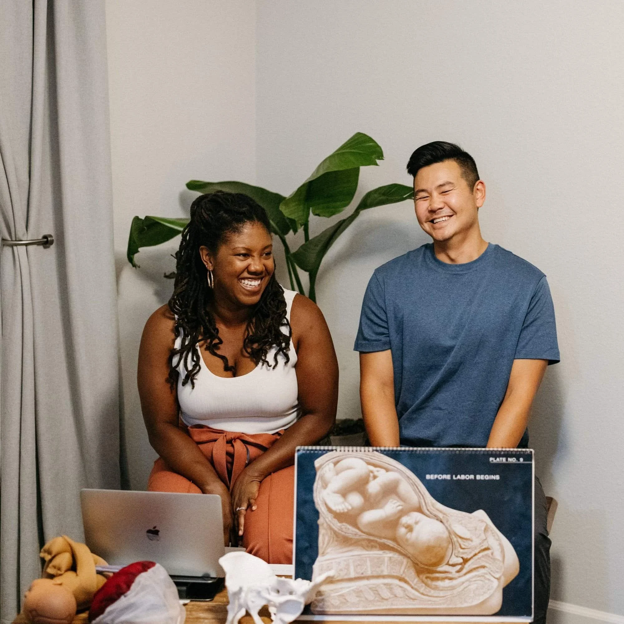 free online birthing class for couples learning together