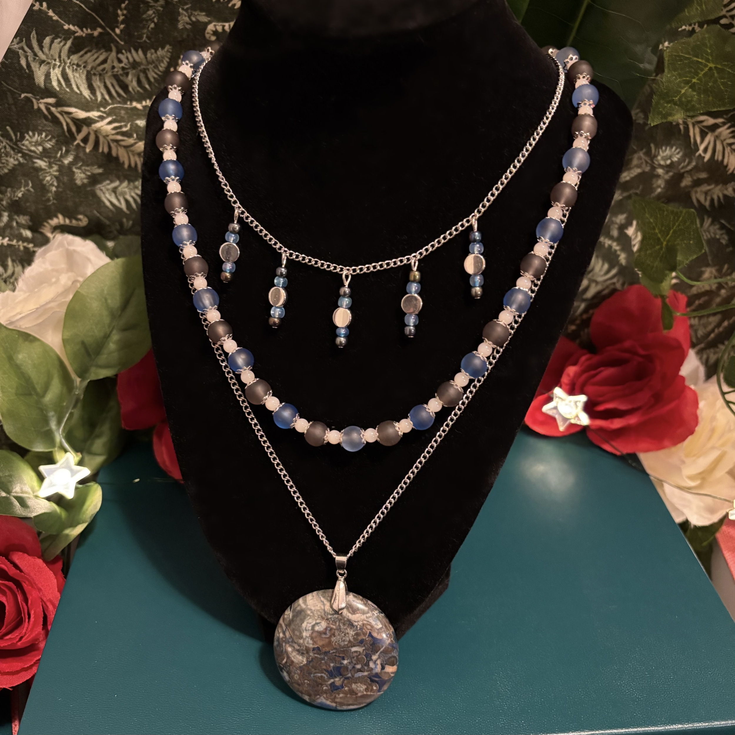 Round and Round Blossom Agate Necklace