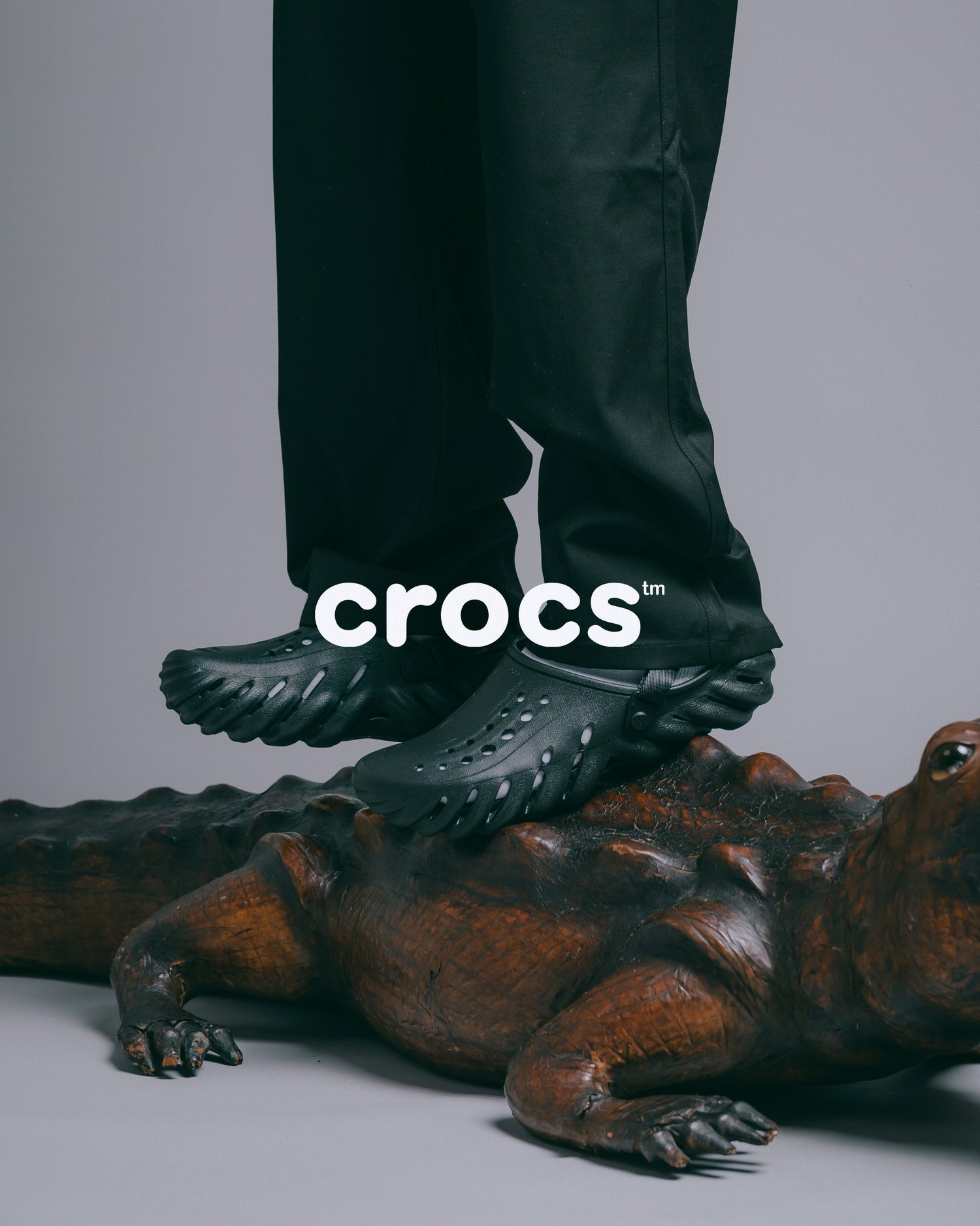 generic-product_crocs_2023_apr_model-0N2A8256-+003.jpeg