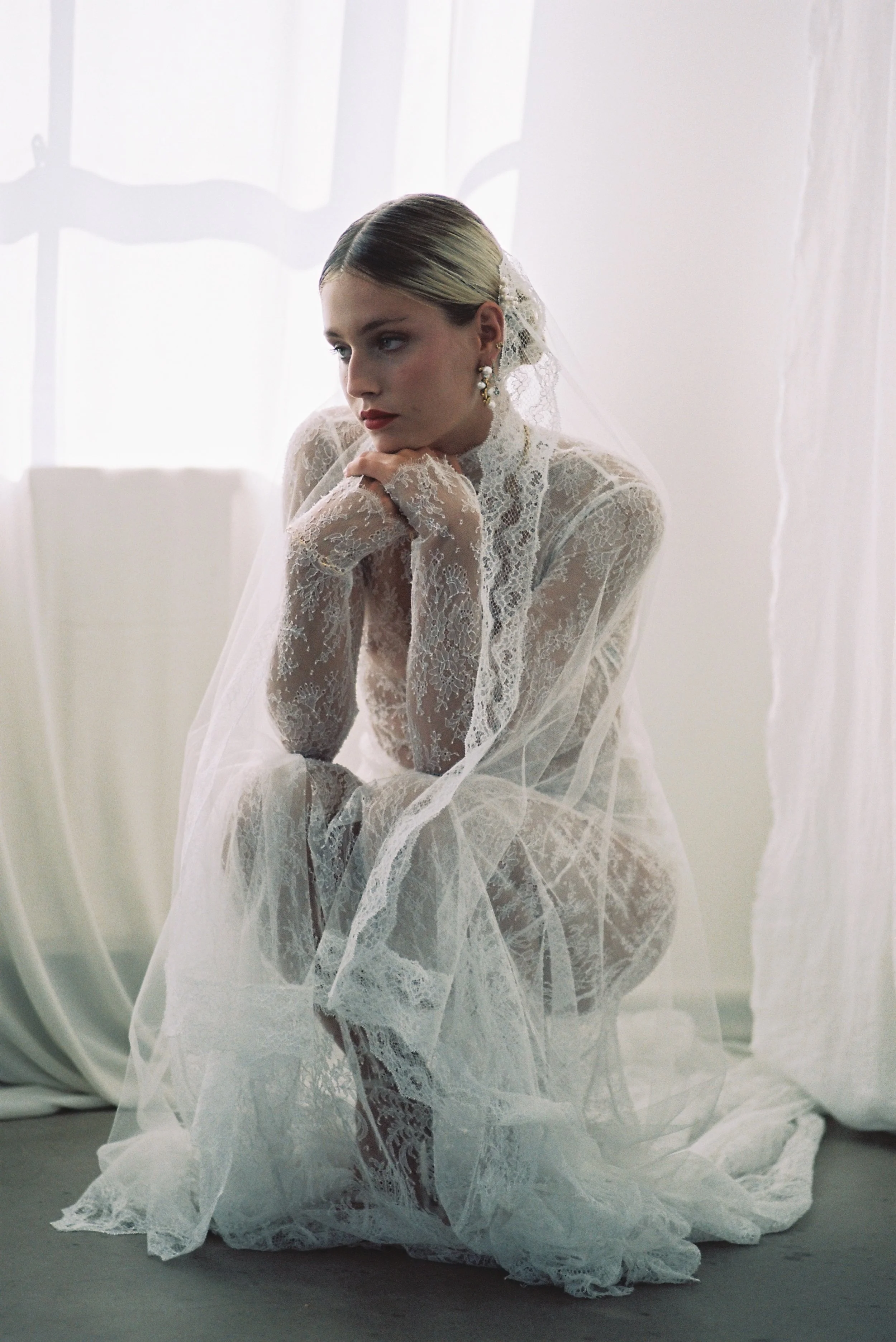 Silvestro French Chantilly lace - Mantilla Veil
