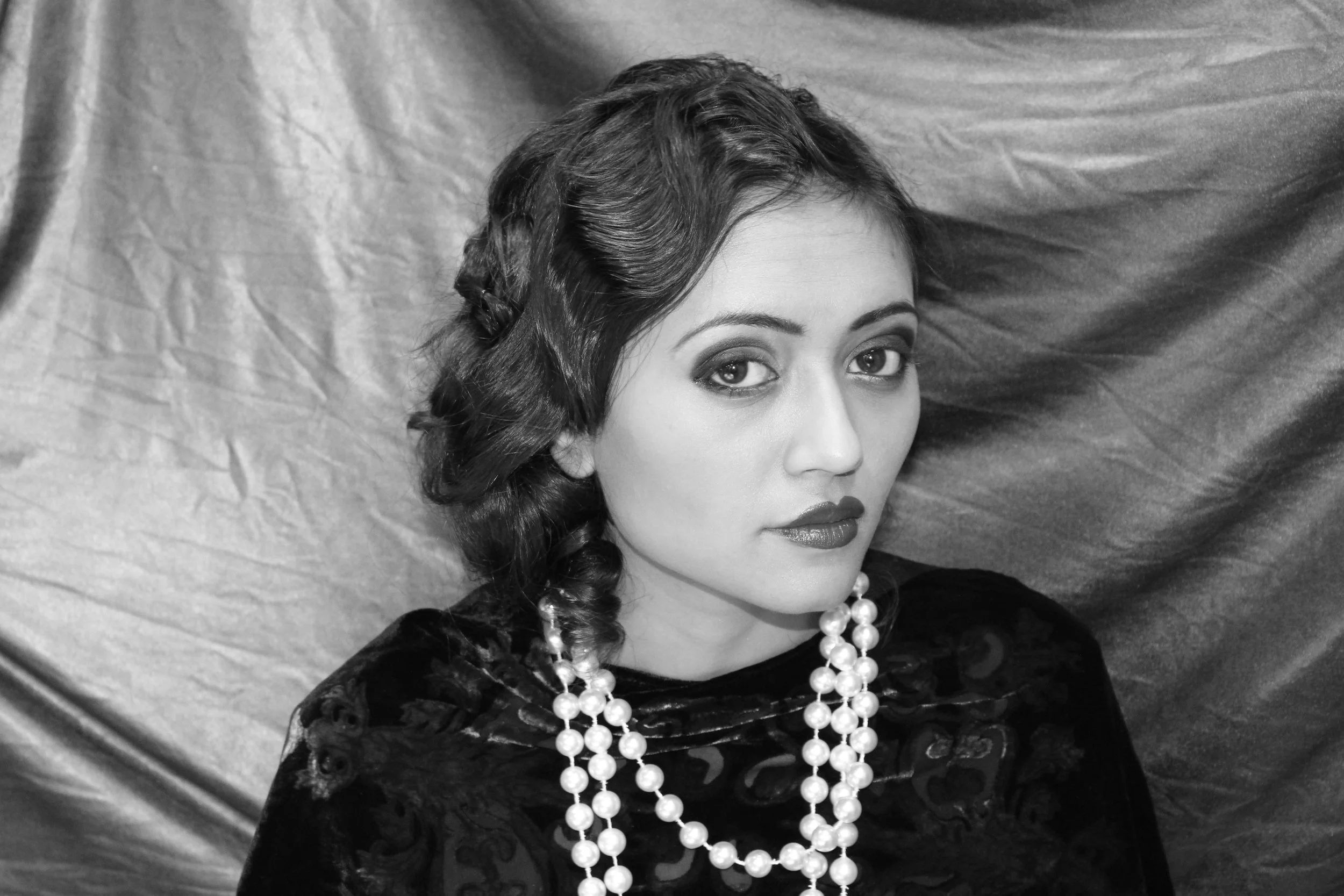The photo showcases glamorous 1920s flapper makeup, expertly designed by Suhaila. The look captures the iconic elegance and bold style of the Roaring Twenties with flawless precision.