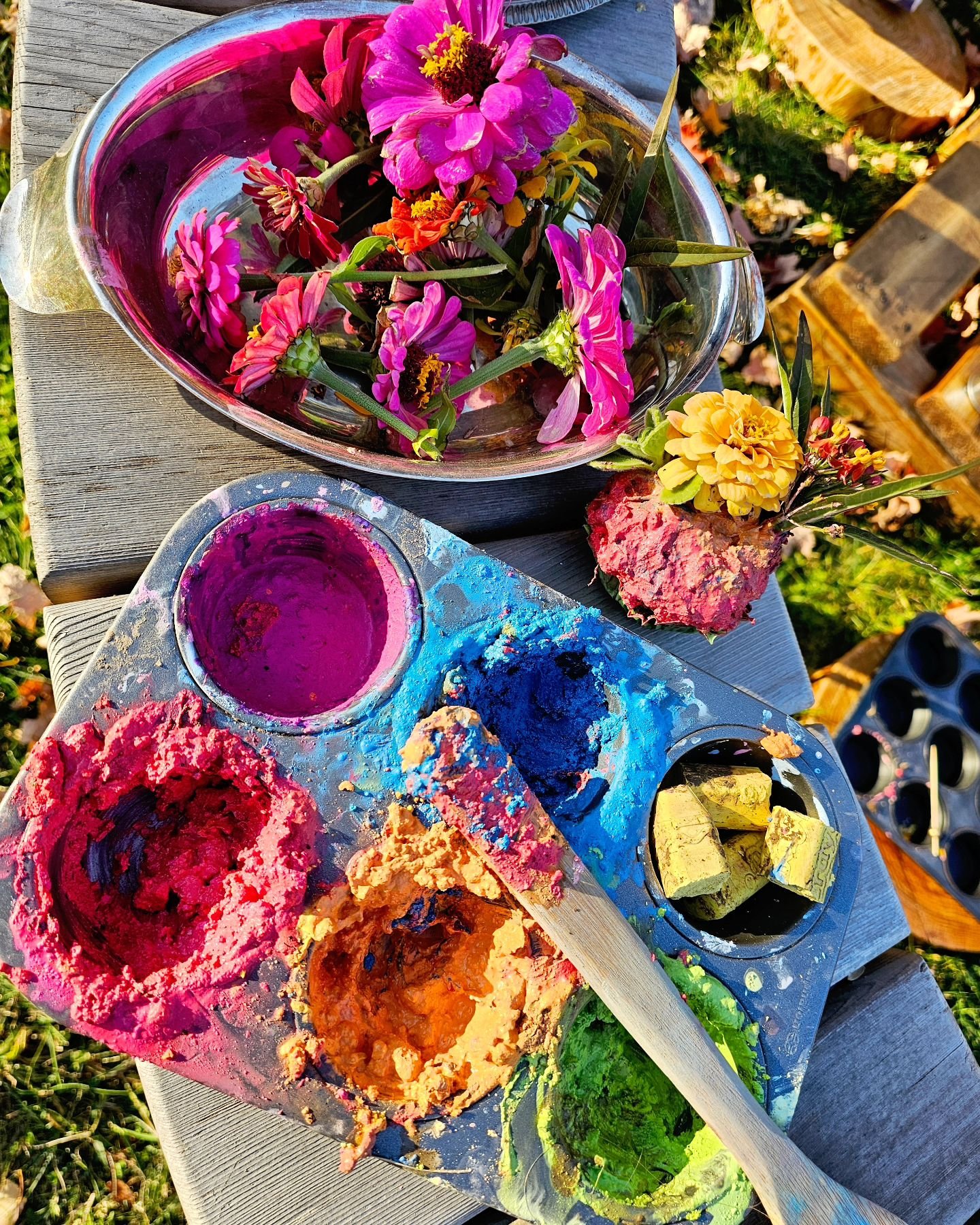 Sneak Peek of the nature mud cake station at our Nature and Neurodivergent festival on Sunday.  Thanks to @carters_playplace for sponsoring this magical evening. Stay tuned for more pictures of the creations 🤩🌷🌱