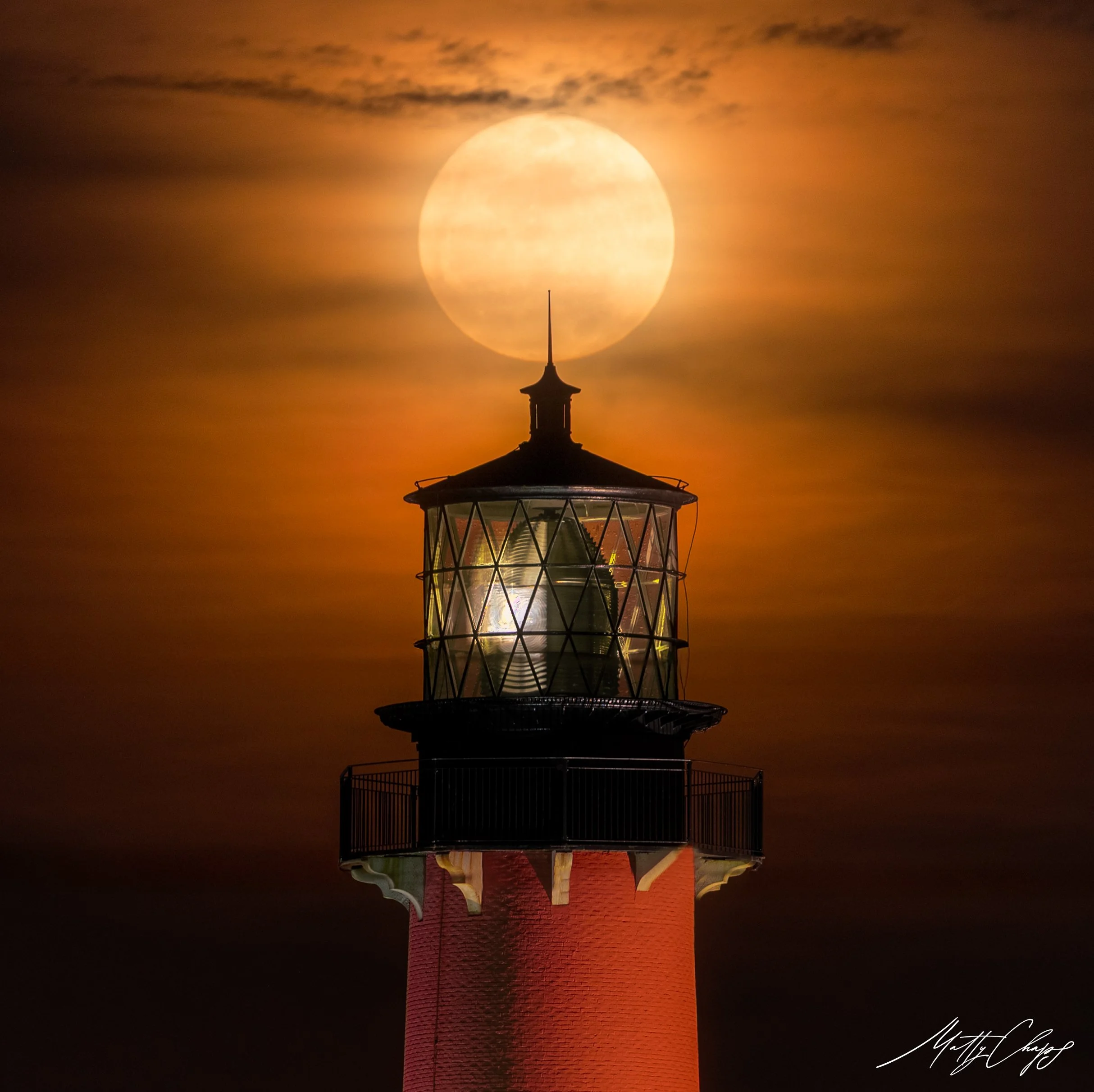 silhouttelighthouse1.jpg