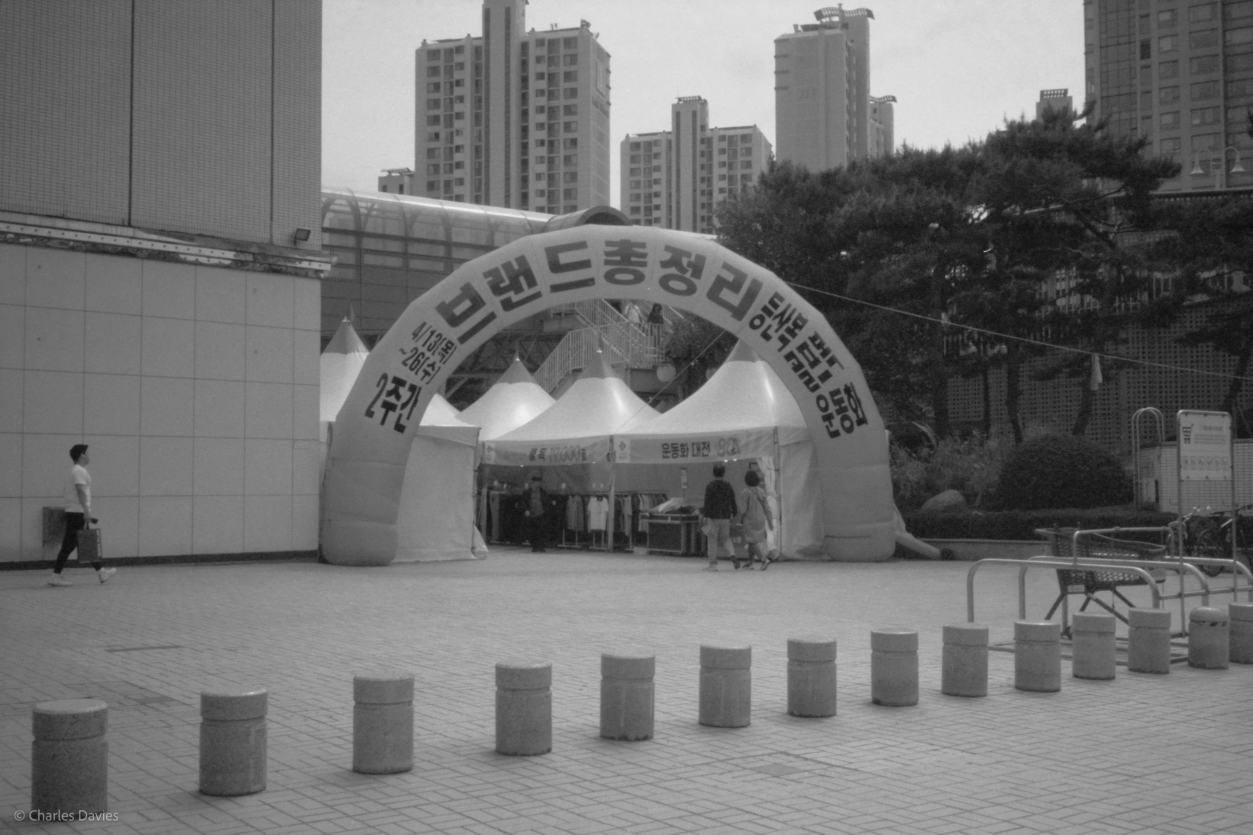 Roll 9 - 2023 - South East Asia - South Korea - Seoul - Kentmere Pan 400 - Olympus 35DC - 35mm - Film - B&W 