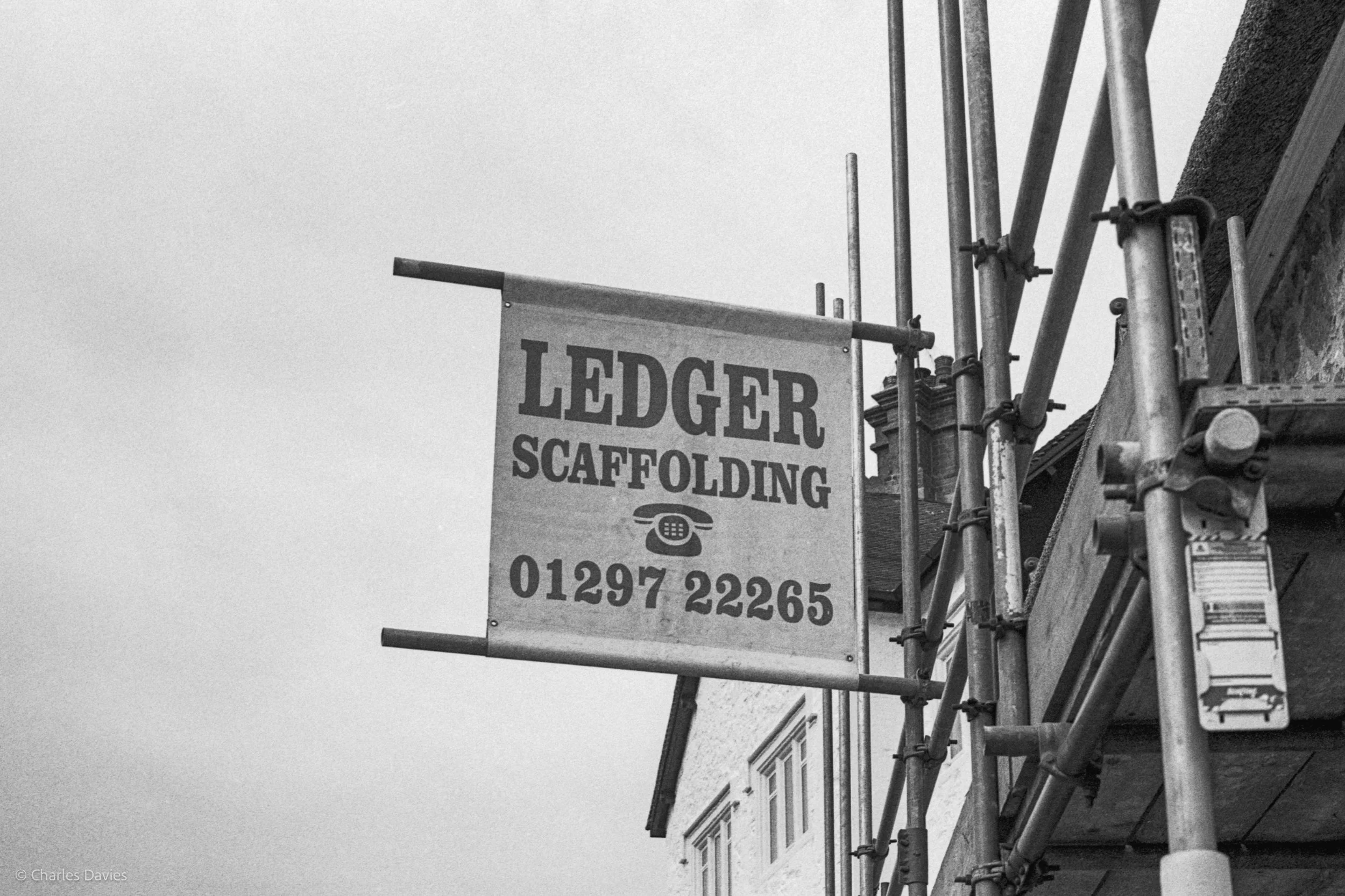 Roll 27 - 2025 - Europe - United Kingdom - Beer - Ilford HP5 Plus 400 - Contax RTS - 35mm - Film - B&W 