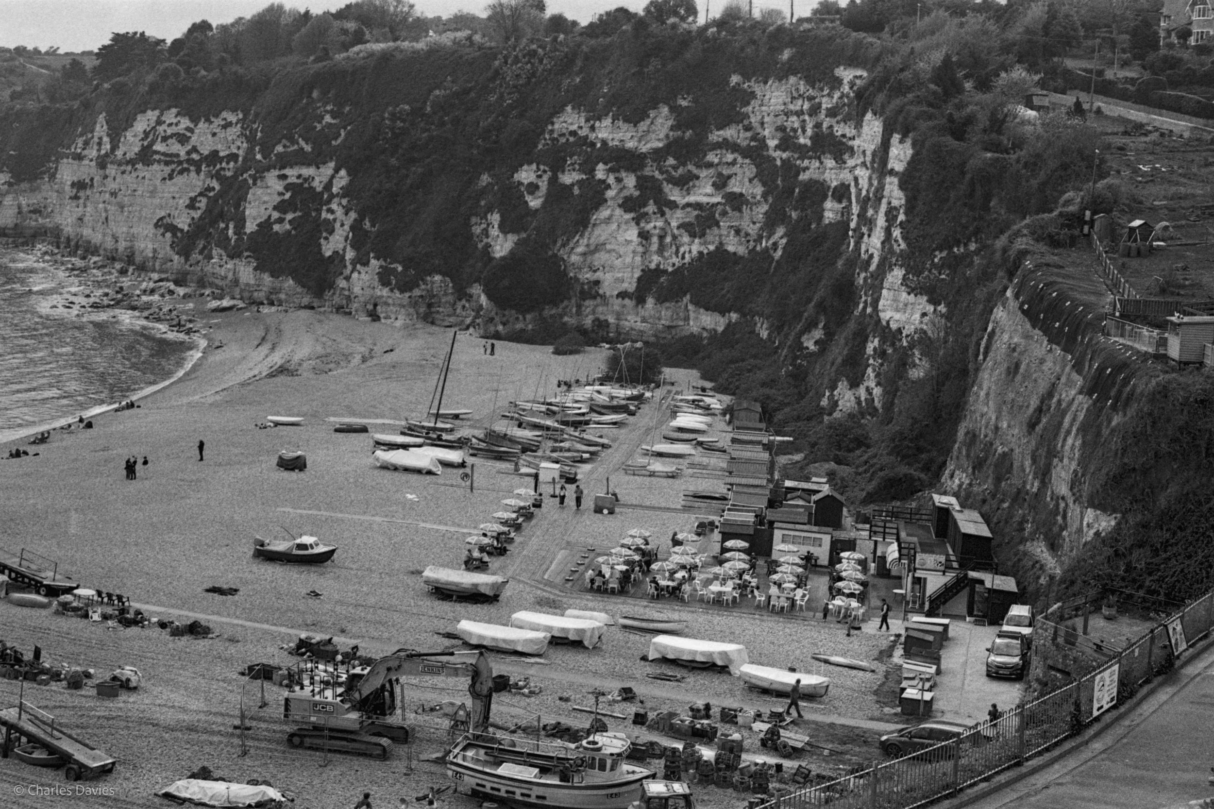Roll 27 - 2025 - Europe - United Kingdom - Beer - Ilford HP5 Plus 400 - Contax RTS - 35mm - Film - B&W 