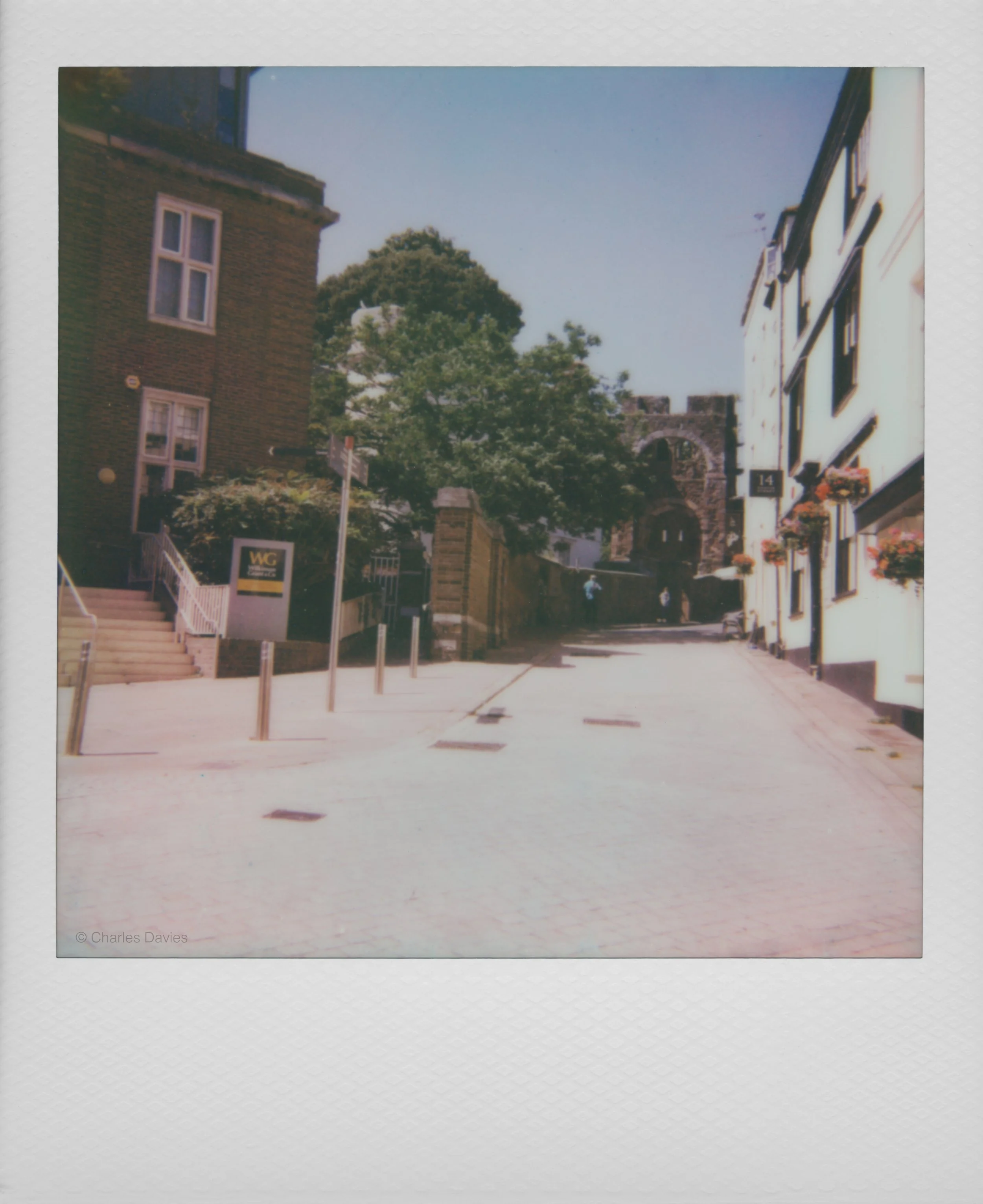 63 - 2025 - Polaroid Autofocus 660.jpg