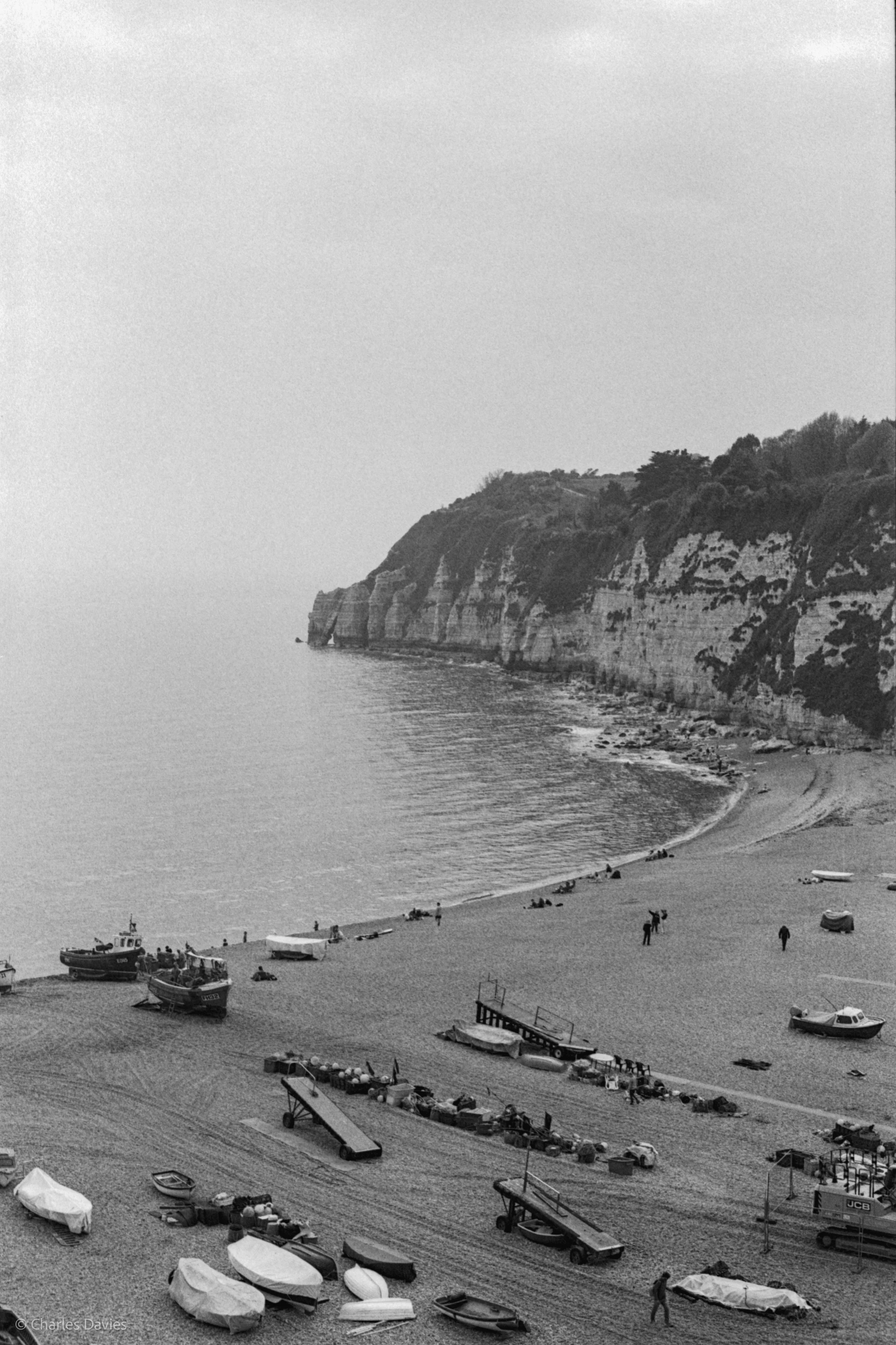 Roll 27 - 2025 - Europe - United Kingdom - Beer - Ilford HP5 Plus 400 - Contax RTS - 35mm - Film - B&W 