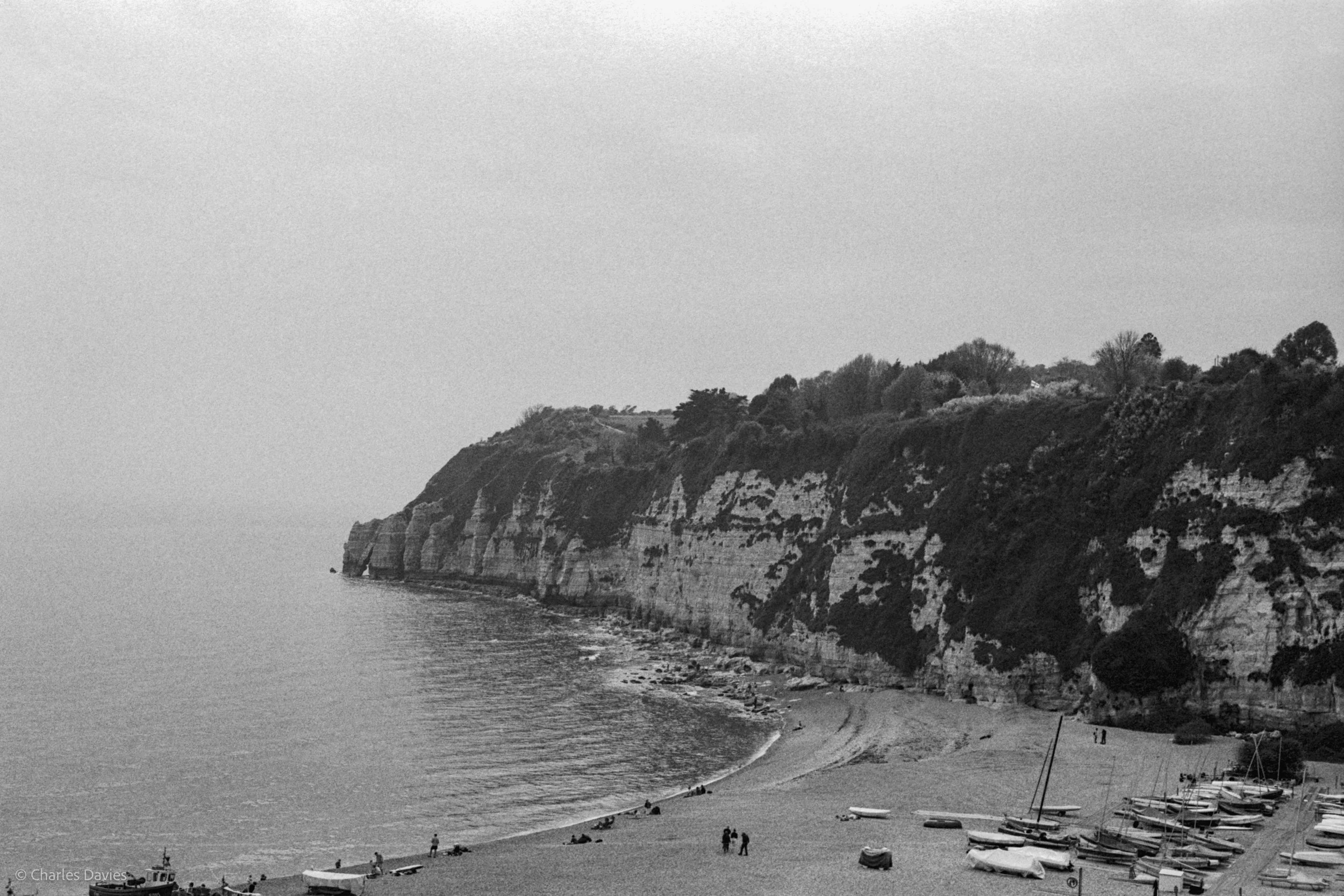 Roll 27 - 2025 - Europe - United Kingdom - Beer - Ilford HP5 Plus 400 - Contax RTS - 35mm - Film - B&W 