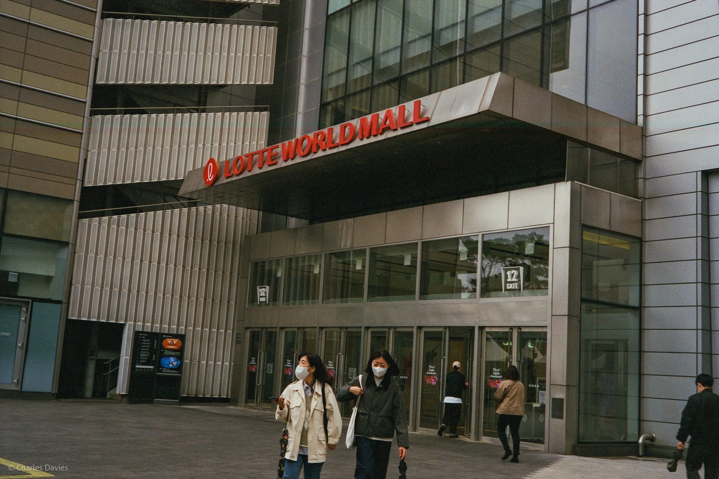 Roll 4 - 2023 - South East Asia - South Korea - Seoul - Fujifilm Superior X-Tra 400 - Olympus 35DC - 35mm - Film - Colour 