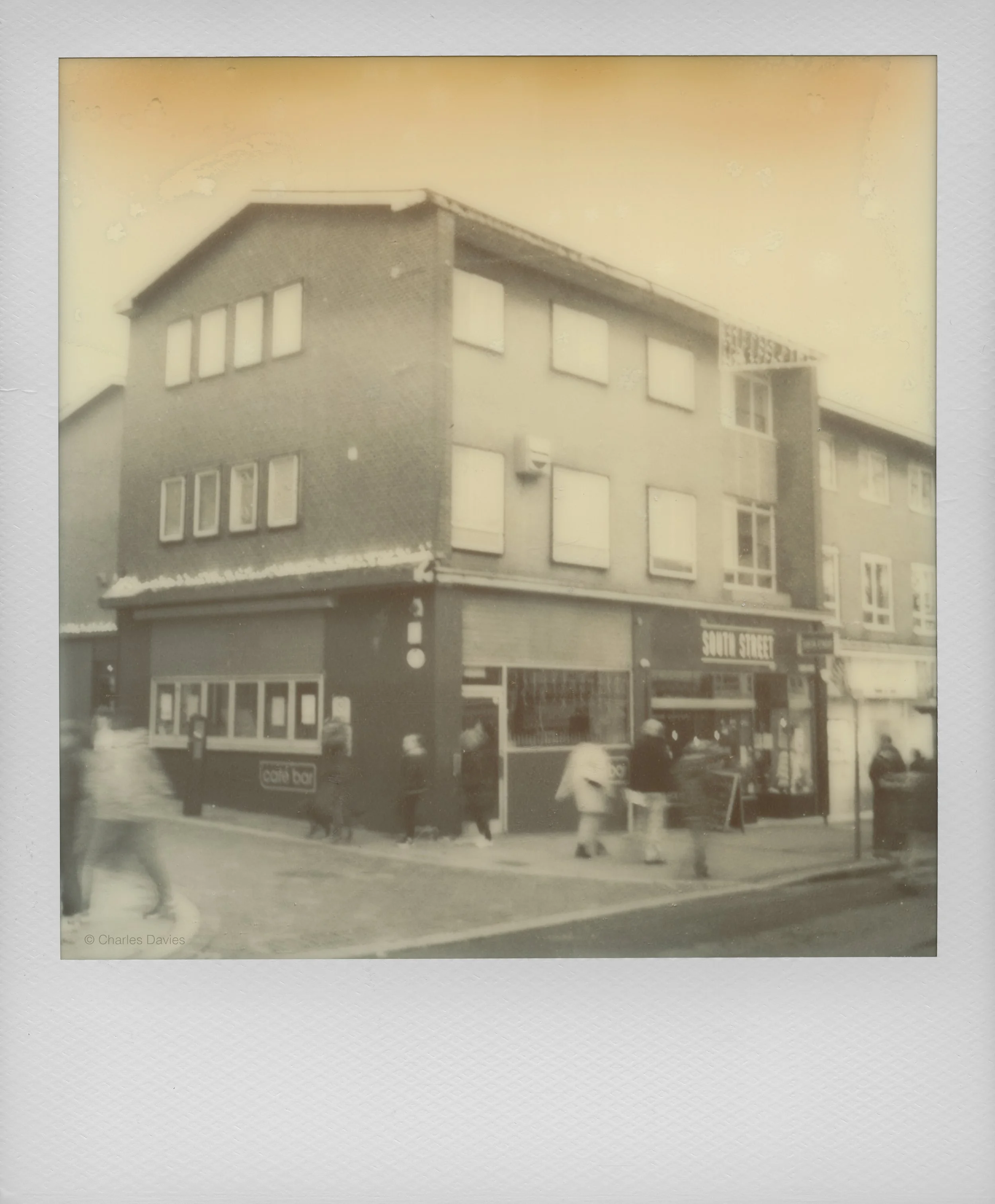 115 - 2022 - Polaroid SX-70 (aged).jpg