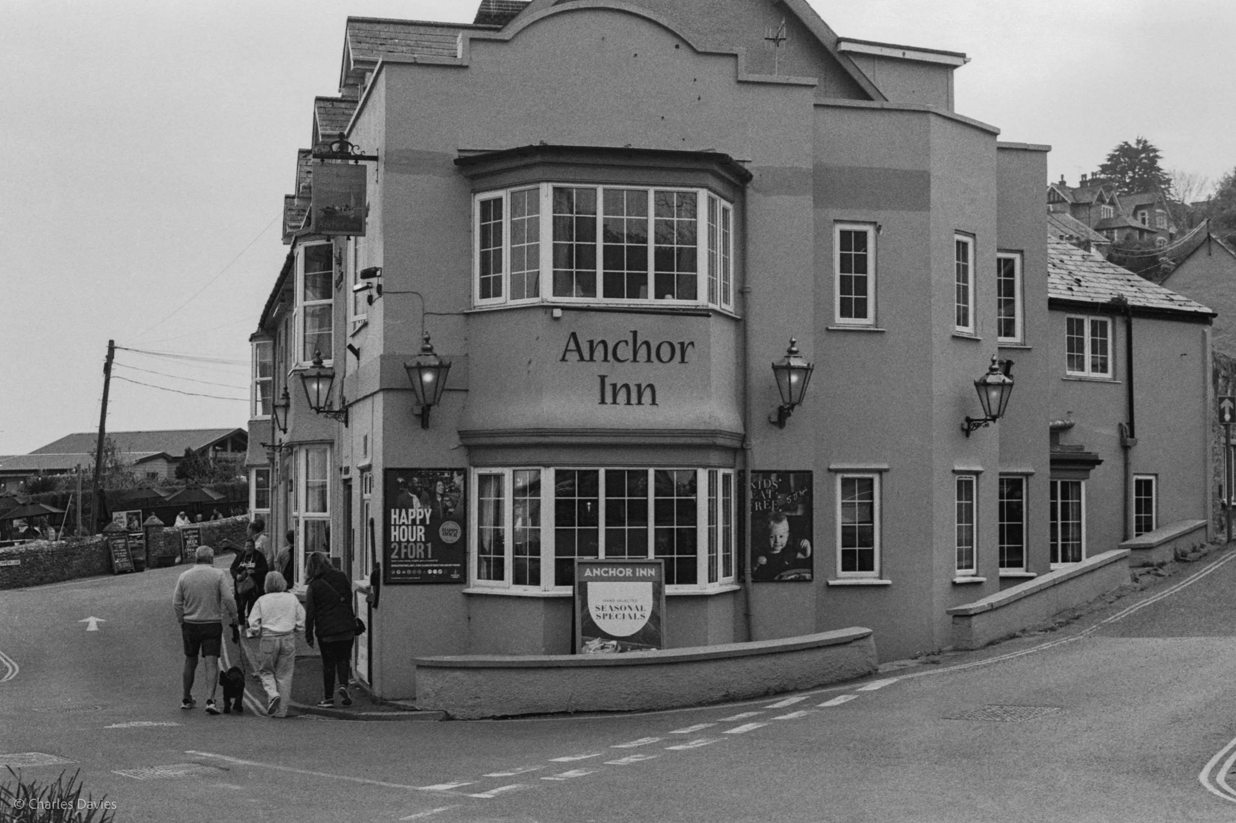 Roll 27 - 2025 - Europe - United Kingdom - Beer - Ilford HP5 Plus 400 - Contax RTS - 35mm - Film - B&W 