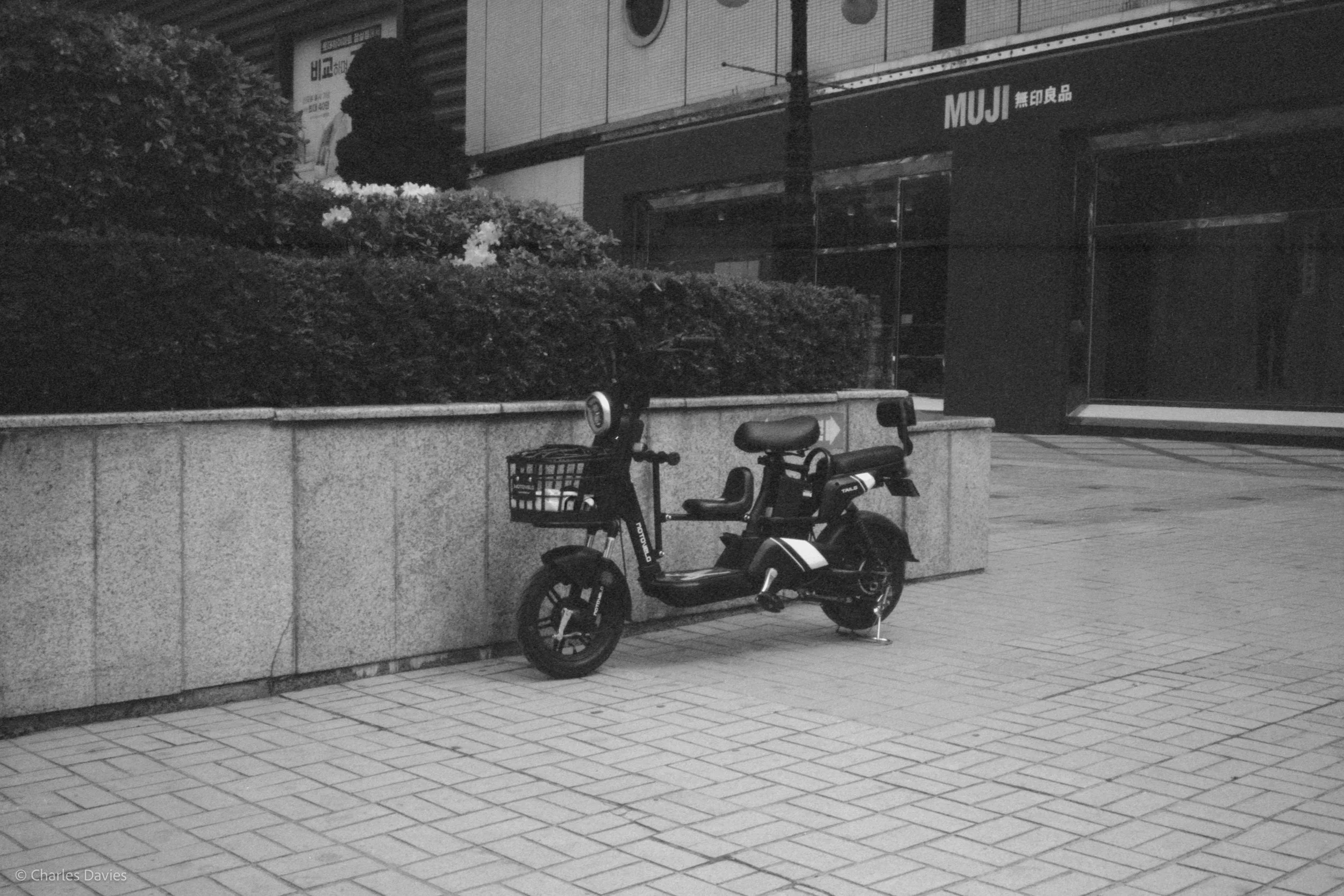Roll 9 - 2023 - South East Asia - South Korea - Seoul - Kentmere Pan 400 - Olympus 35DC - 35mm - Film - B&W 