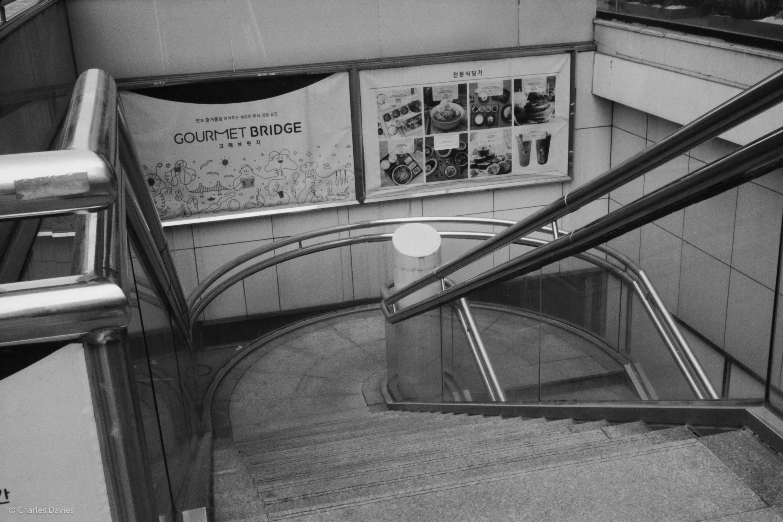 Roll 9 - 2023 - South East Asia - South Korea - Seoul - Kentmere Pan 400 - Olympus 35DC - 35mm - Film - B&W 