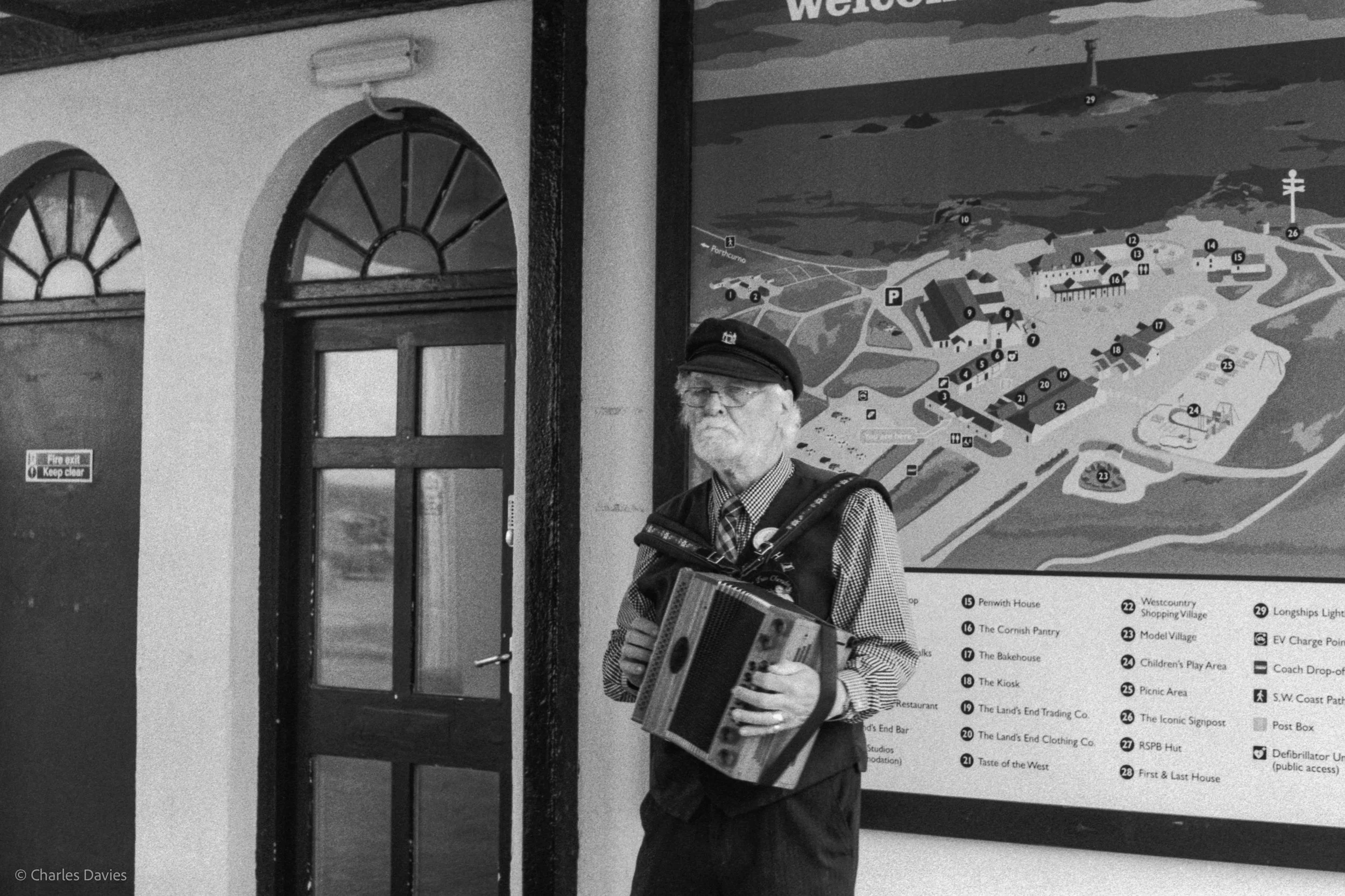 Roll 34 - 2025 - Europe - United Kingdom - Land's End - Kentmere Pan 400 - Contax RTS - 35mm - Film - B&W