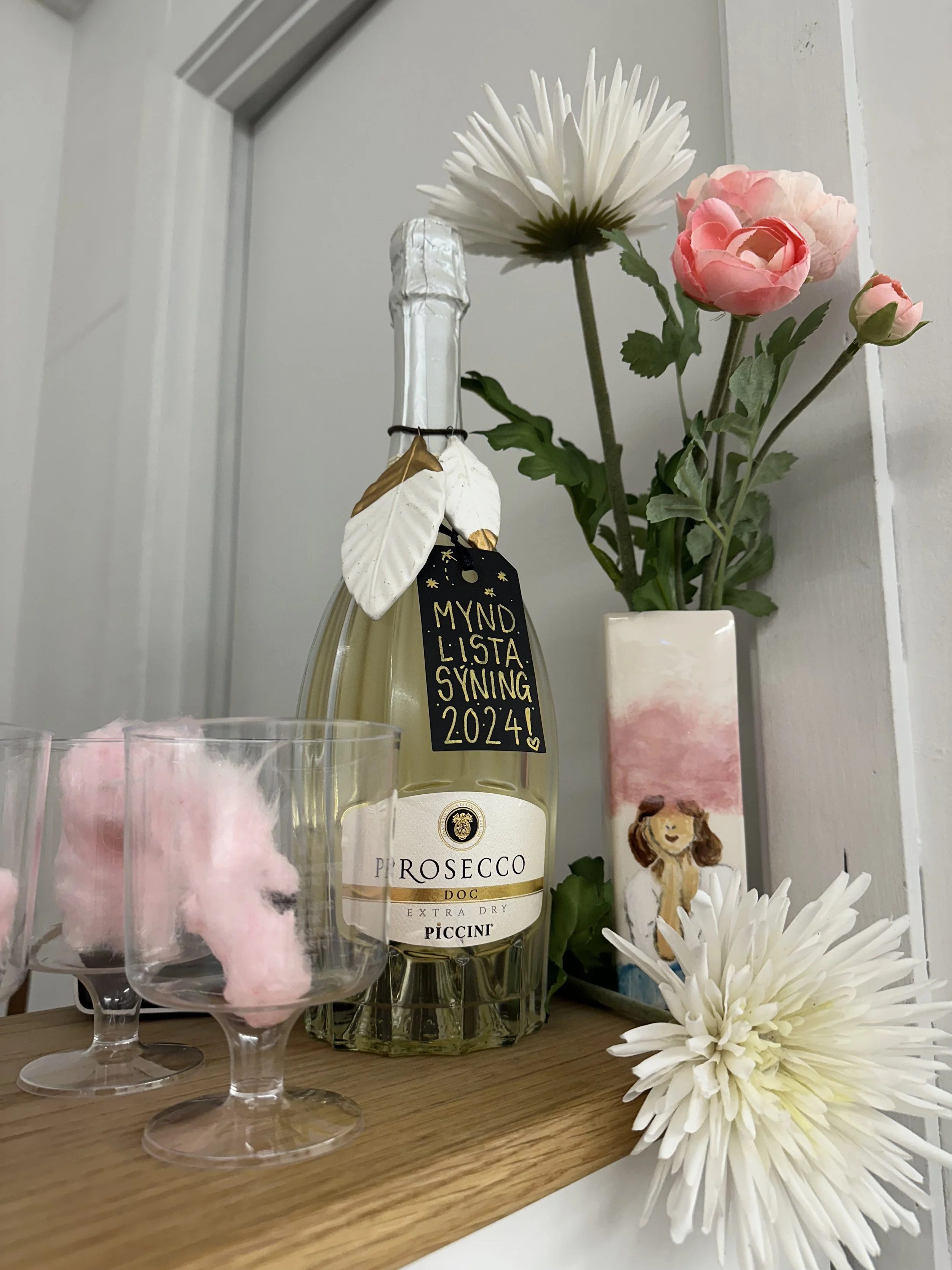 Goal on a note on sparkling wine for celebrating