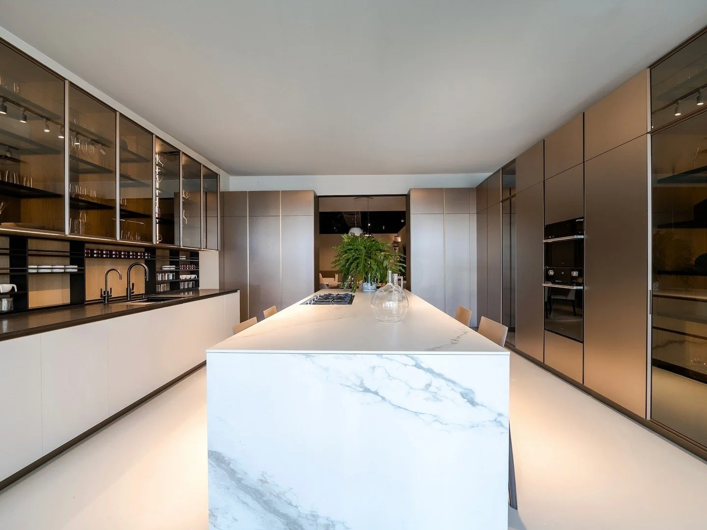 Culinary artistry meets architectural precision in @poliform_official's Alea Pro Kitchen &ndash; a brilliant evolution of the iconic Alea model now gracing our Naples showroom. This reimagined system enhances linear design with refined details, featu