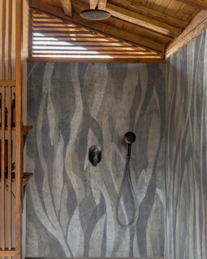 Nature now defines the standard for how spaces are meant to feel. @wallanddeco&rsquo;s Majestic Kelp wall covering from the Aquabout Wet System brings organic movement and coastal depth into bathrooms, kitchens, and outdoor environments&mdash;areas o