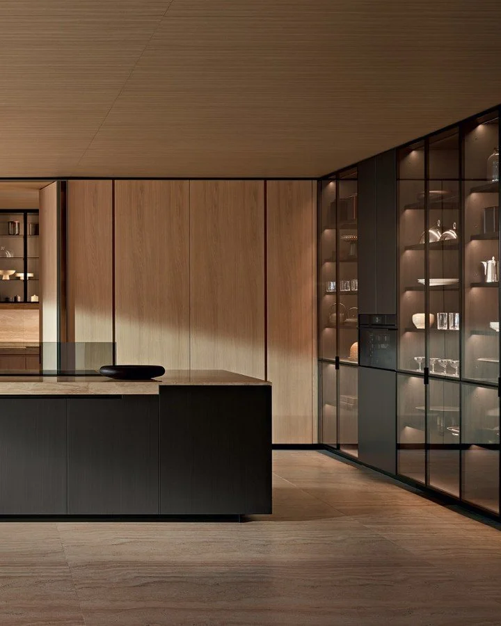 Conceived as a focal point rather than a utility, Phoenix by @poliform_official reimagines the kitchen island as a sculptural element. Architectural presence meets daily function, where thoughtful proportions and technical performance support moments