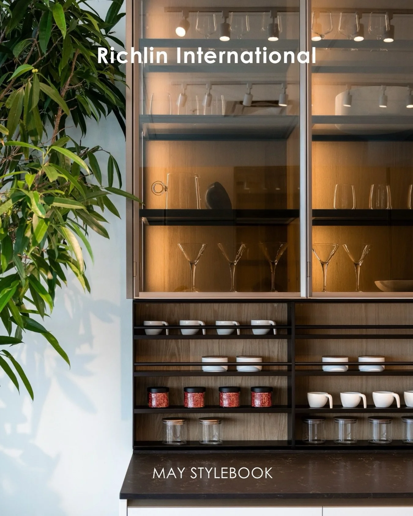 May Lookbook Feature | Kitchen organization as design element. 

The Deep Shaker system by @poliform_official transforms the space between tall units into curated open storage, integrating shelves, small drawers, hanging bars, and glass and ceramic j