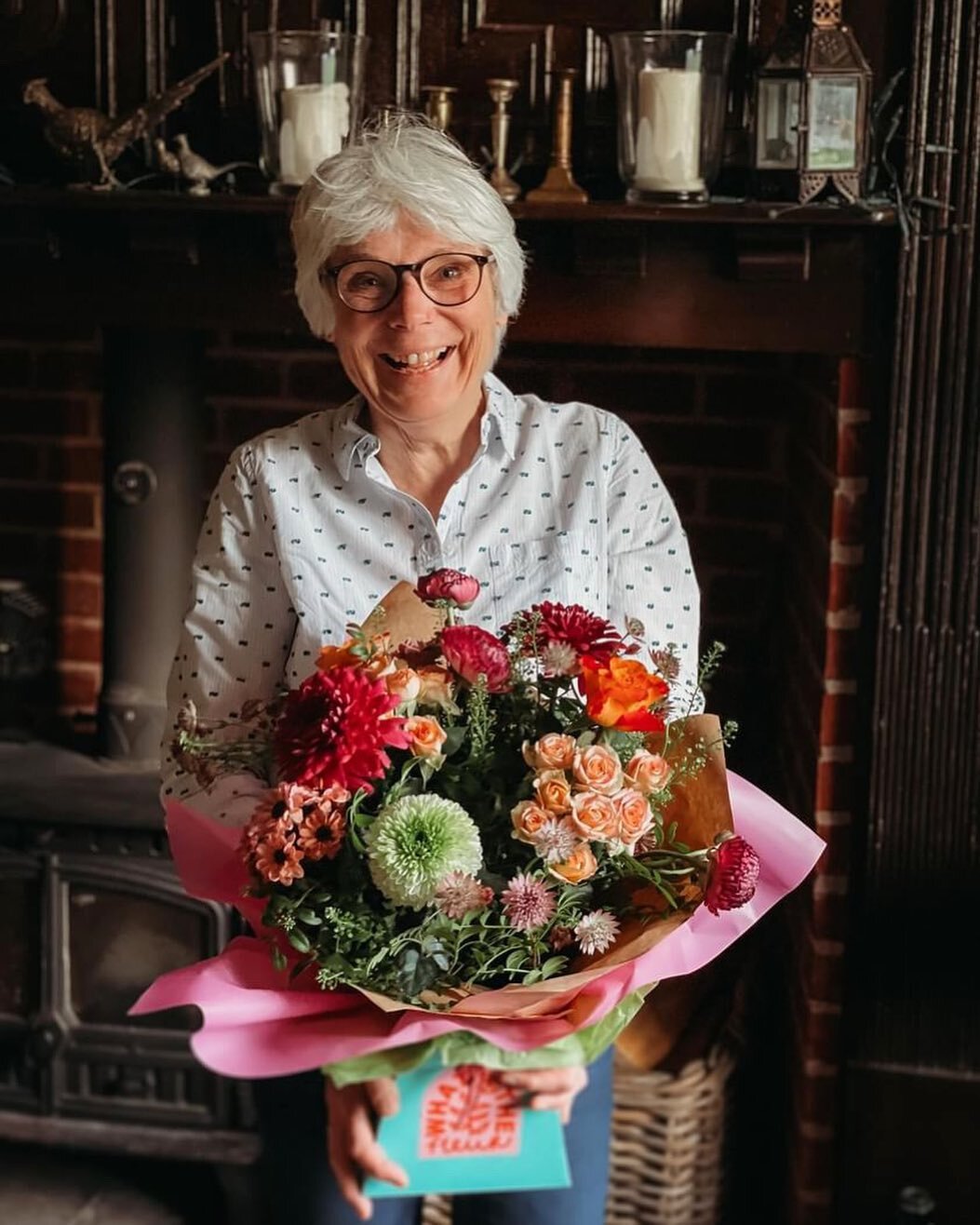 Nothing makes me happier than seeing your beautiful happy faces with my beautiful happy fleurs! 🥰🌸💫

@thymelanephoto was kind enough to share with me the moment she gifted some special blooms to a lovely friend of hers @collegefarm - &amp; what a 