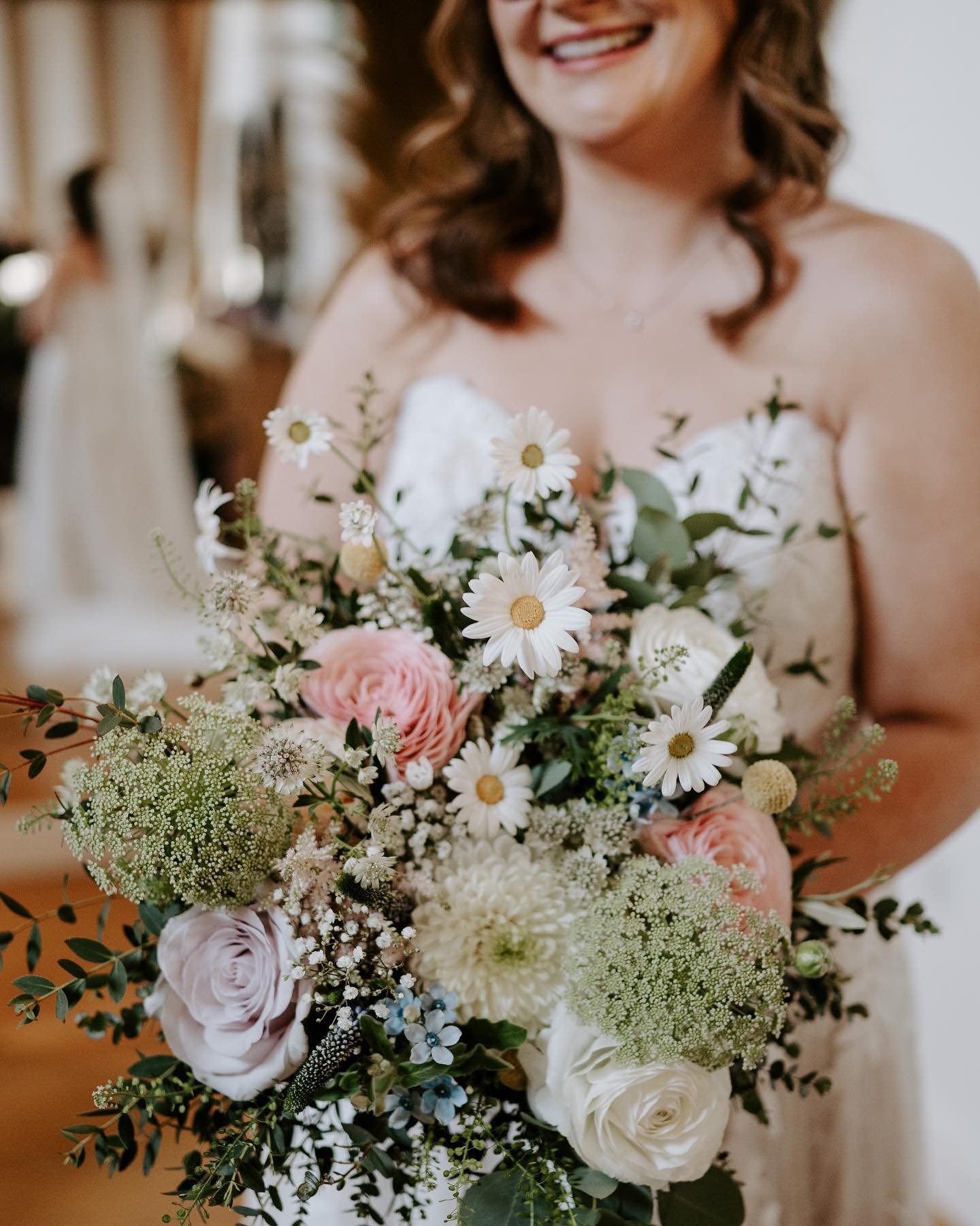 D &amp; L - one year ago today. 💫

With a pretty pastel palette, and flowers that sang the song of Spring. 🌷

We loved this wedding! 💗

📸 @laurawilliamsweddings
