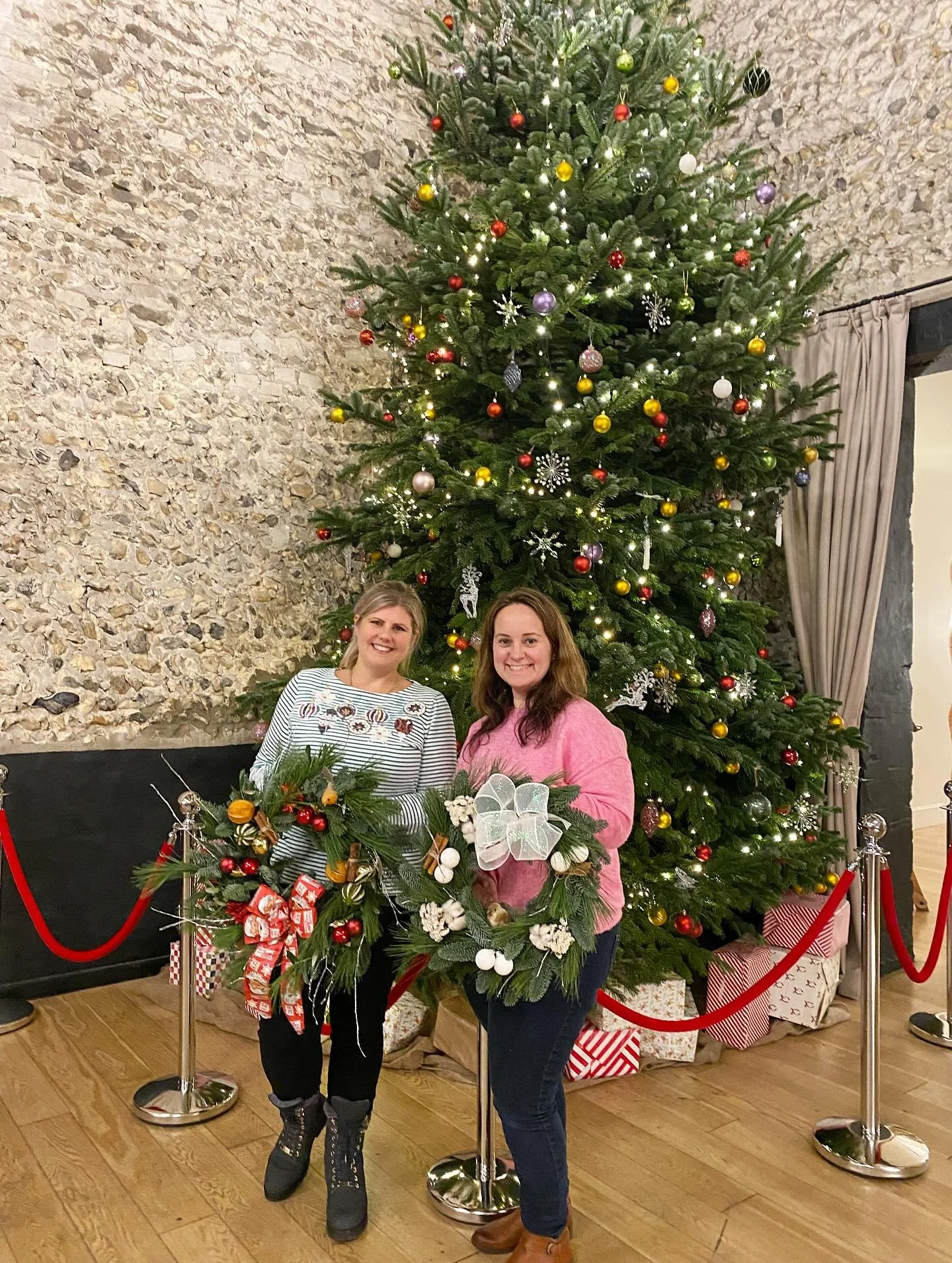 OUTDONE YOURSELVES!
🫶🏻🎉💃🏼✂️🌿✂️💃🏼🎉🫶🏻

My favourite time of year and it&rsquo;s gone by in a flash! 🥺🚀✨
The most festively fabulous few days teaching wreath making at the Granary Barns! It&rsquo;s impossible to leave this event and not fee